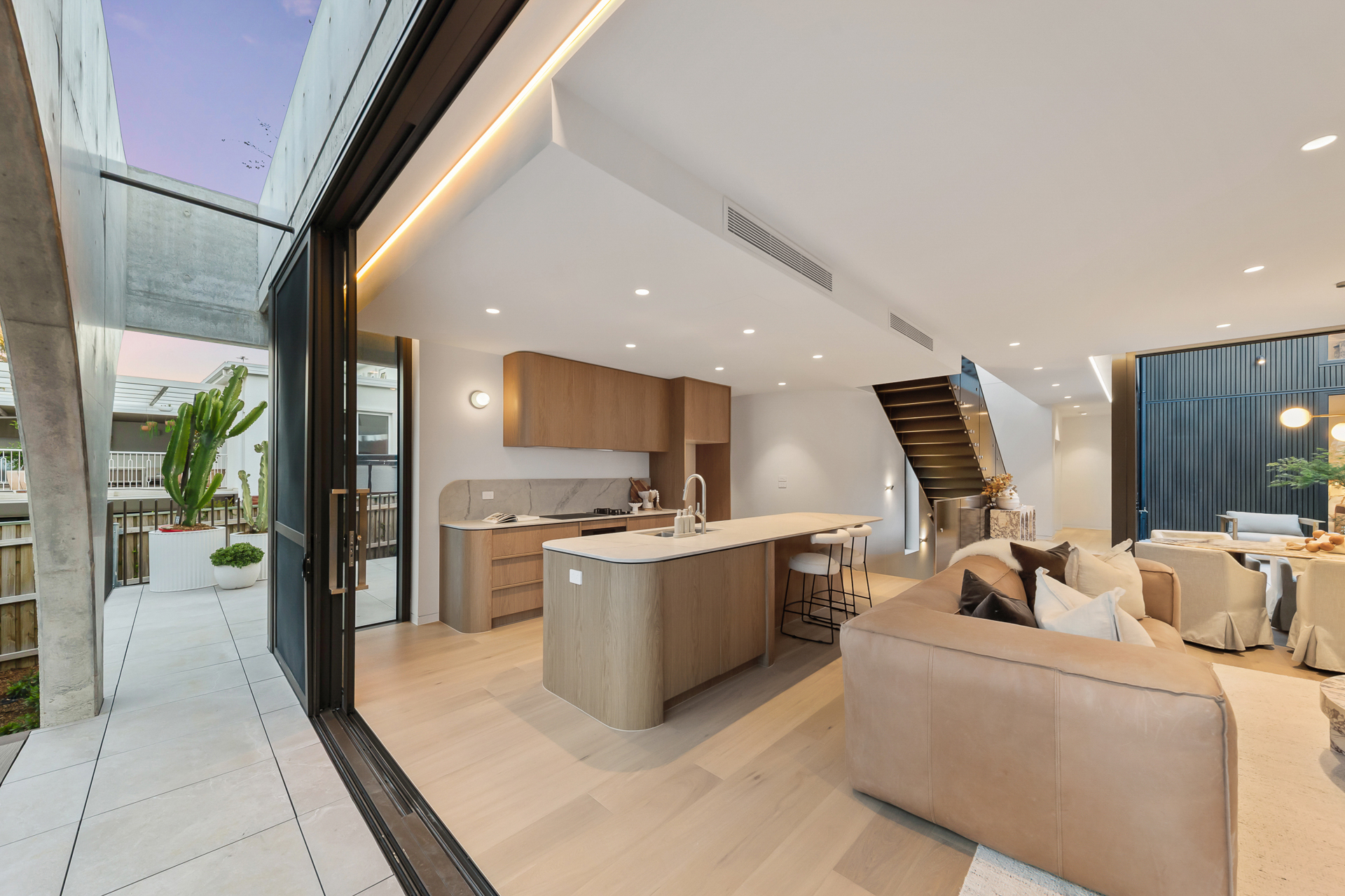  Lifestyle at the forefront in this sleek architectural residence - 物件實景