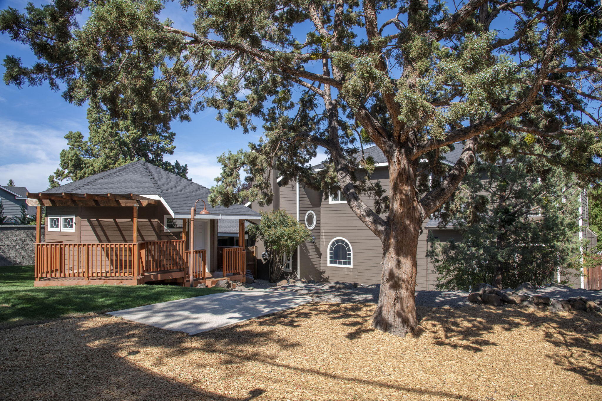 Bend, Oregon, 97701, United States, 3 Bedrooms Bedrooms, ,3 BathroomsBathrooms,Residential,For Sale,1898955