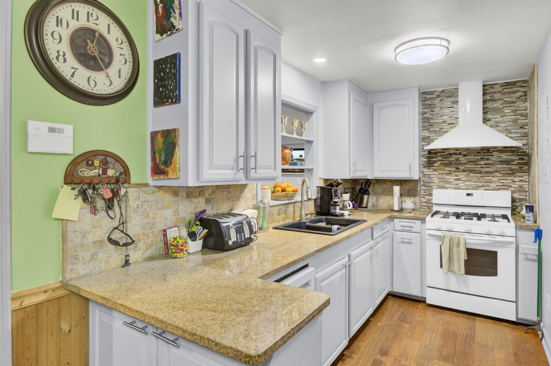 Charleston, South Carolina, 29407, United States, 4 Bedrooms Bedrooms, ,2 BathroomsBathrooms,Residential,For Sale,1950272