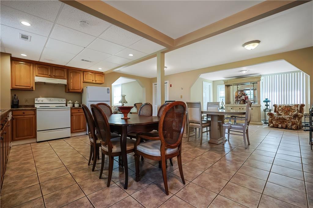 Attleboro, Rhode Island, 02703, United States, 3 Bedrooms Bedrooms, ,3 BathroomsBathrooms,Residential,For Sale,1974468