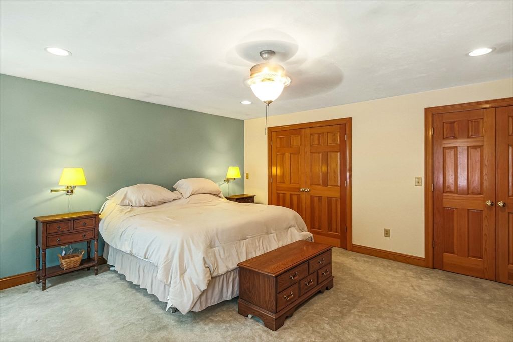 Sutton, Massachusetts, 01590, United States, 3 Bedrooms Bedrooms, ,3 BathroomsBathrooms,Residential,For Sale,1982878