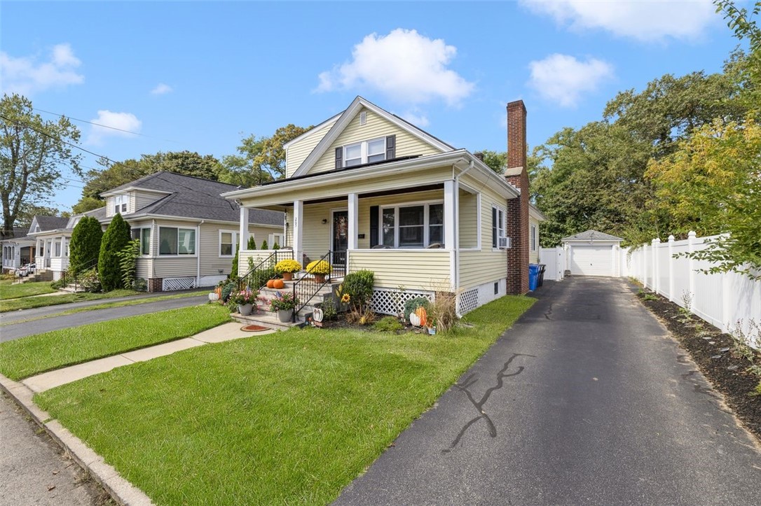 Cranston, Rhode Island, 02910, United States, 3 Bedrooms Bedrooms, ,3 BathroomsBathrooms,Residential,For Sale,1969292