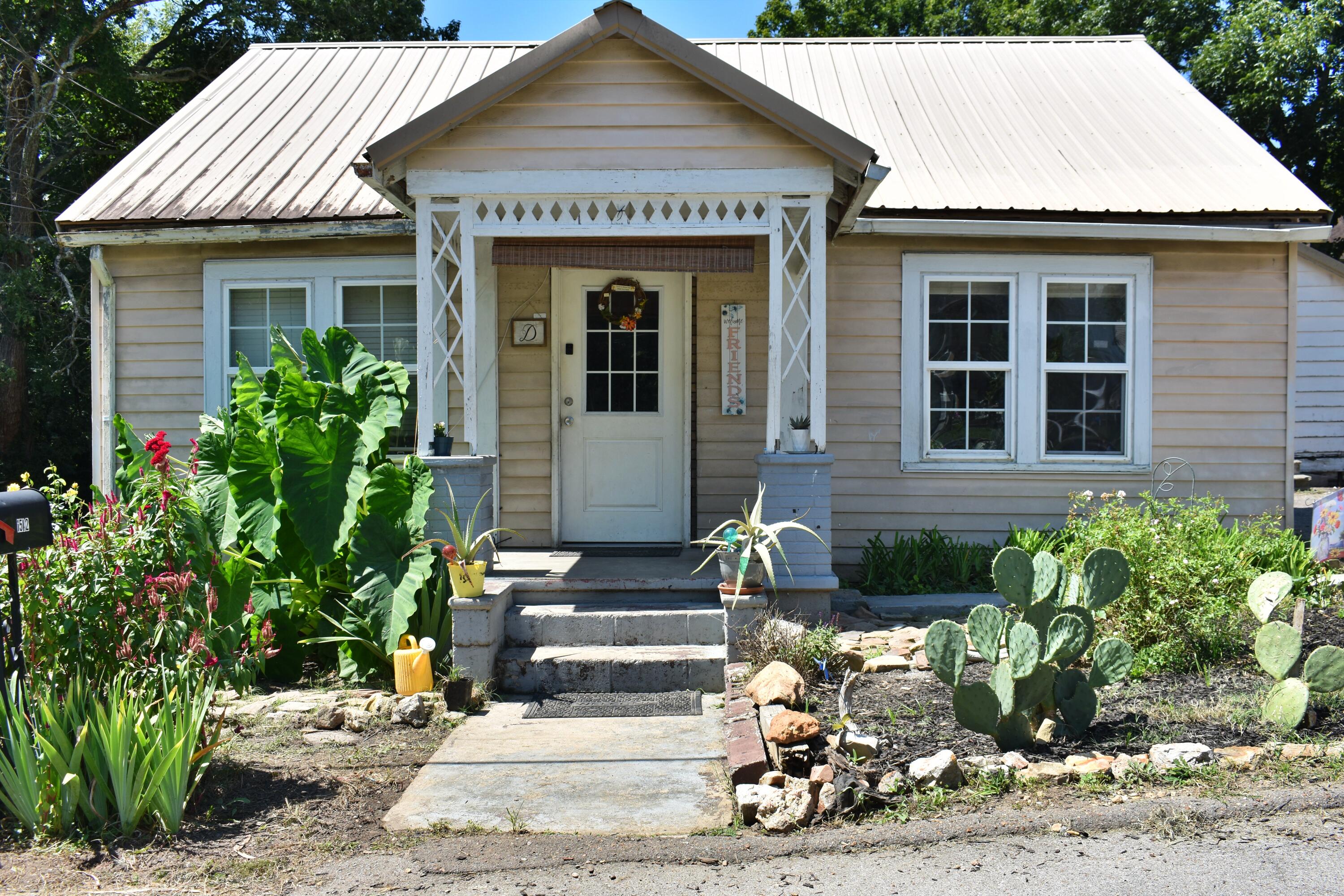 Adams St, Athens, TN 37303
