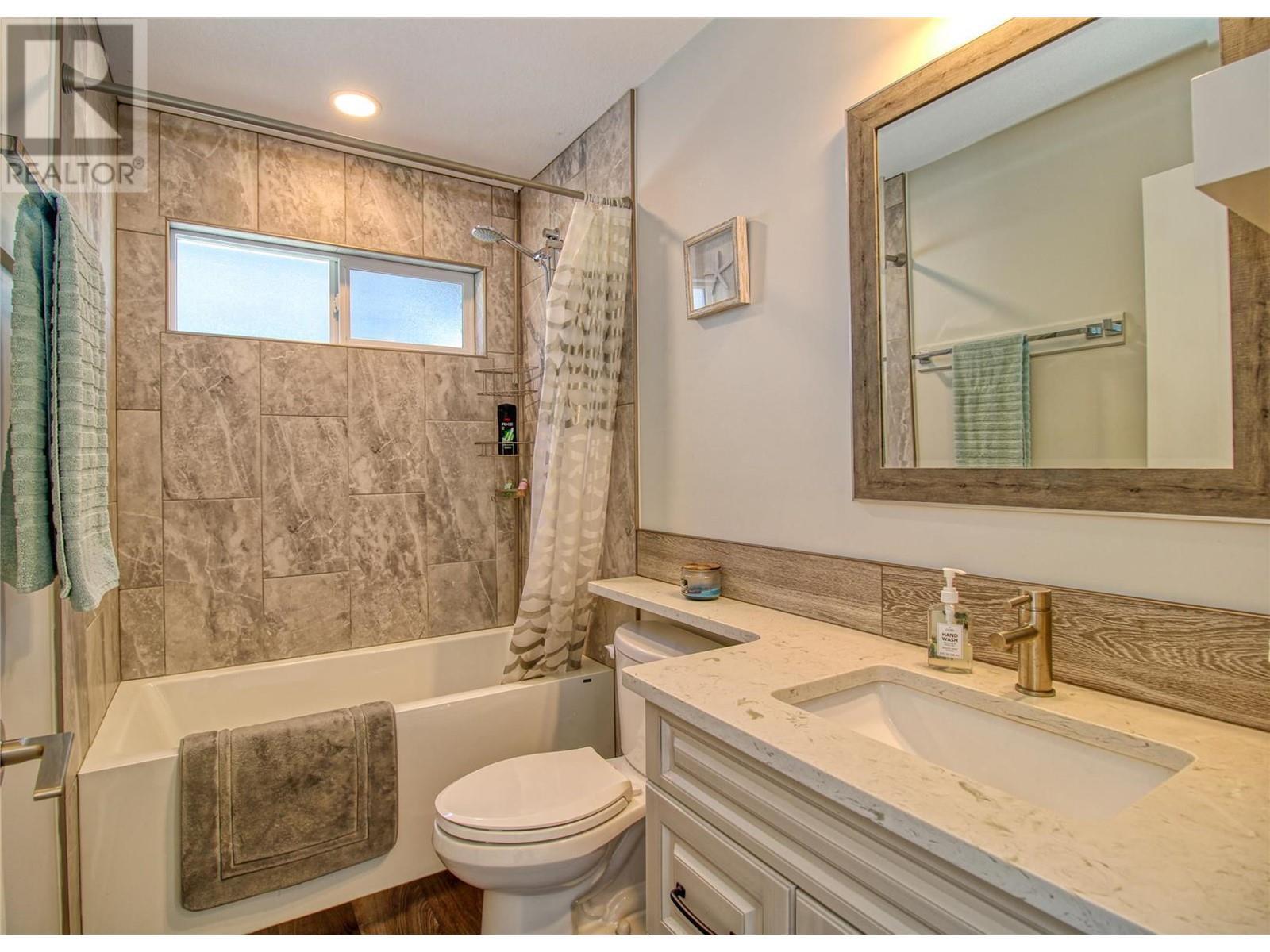KELOWNA, British Columbia, V1Z 3R8, CA, 3 Bedrooms Bedrooms, ,3 BathroomsBathrooms,Residential,For Sale,1951197