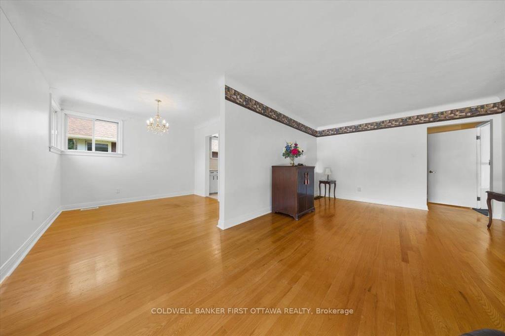 Ottawa, Ontario, K2A 1N7, CA, 3 Bedrooms Bedrooms, ,2 BathroomsBathrooms,Residential,For Sale,1924987
