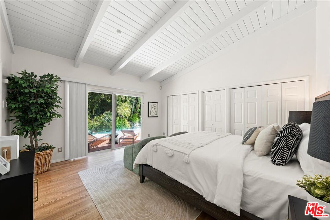 Los Angeles, California, 90049, United States, 3 Bedrooms Bedrooms, ,3 BathroomsBathrooms,Residential,For Sale,1908650