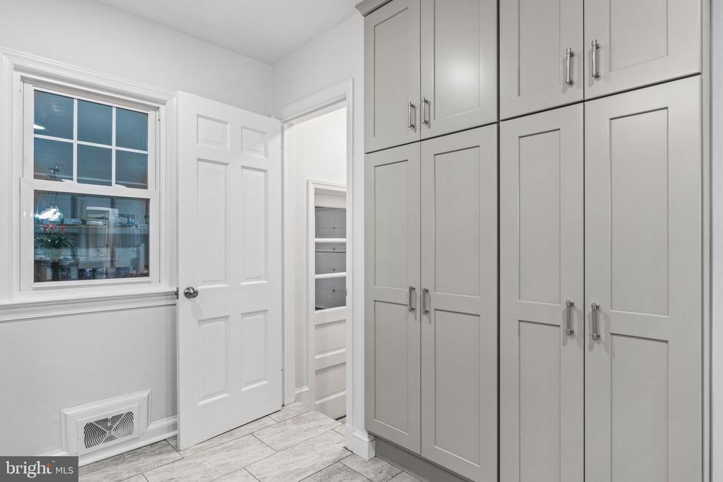 Falls Church, Virginia, 22043, United States, 5 Bedrooms Bedrooms, ,3 BathroomsBathrooms,Residential,For Sale,1977846