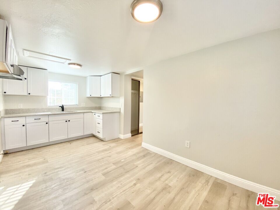 Los Angeles, California, 90003, United States, 9 Bedrooms Bedrooms, ,Residential,For Sale,1940130