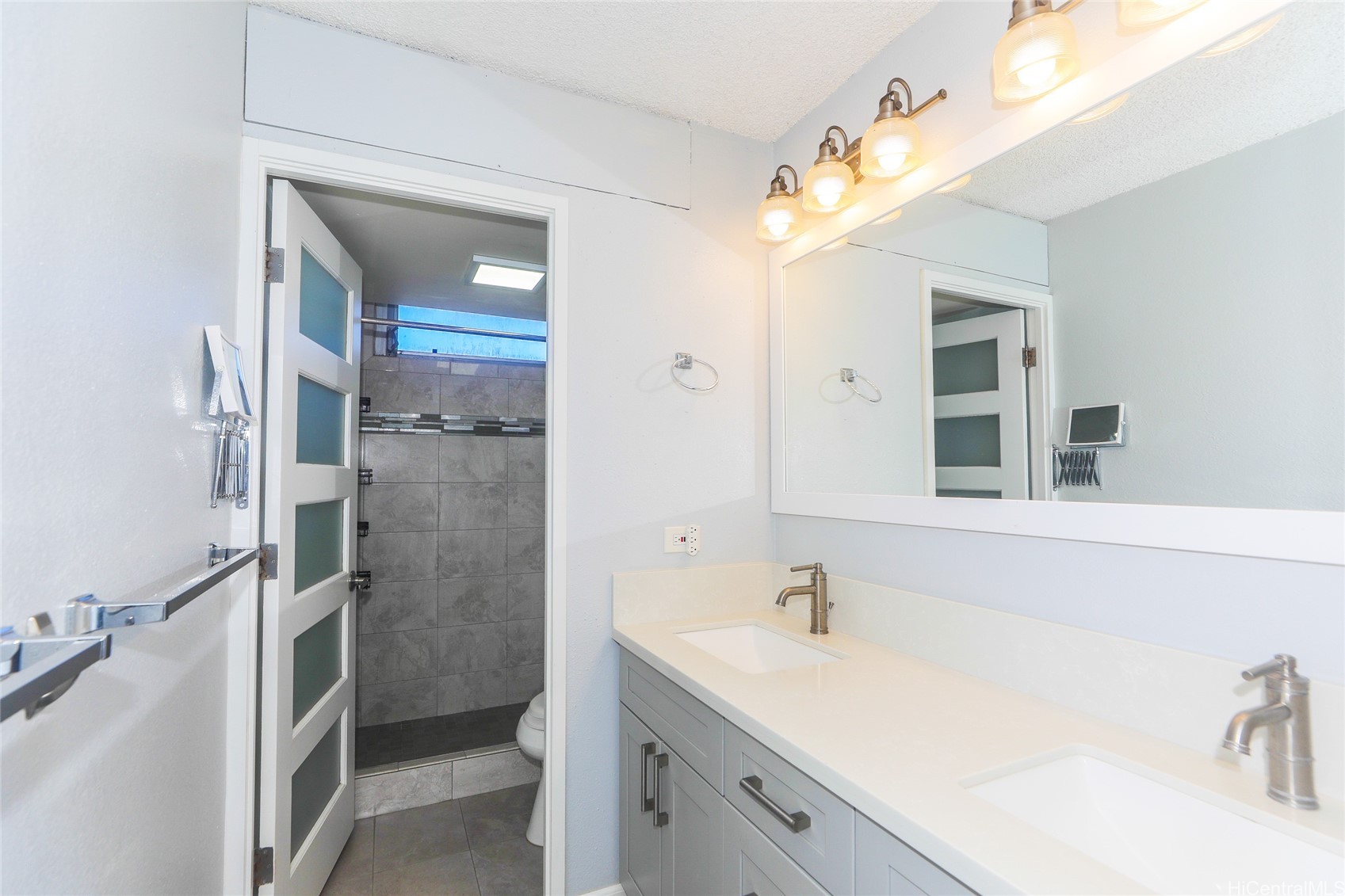 Aiea, Hawaii, 96701, United States, 2 Bedrooms Bedrooms, ,1 BathroomBathrooms,Residential,For Sale,1942084