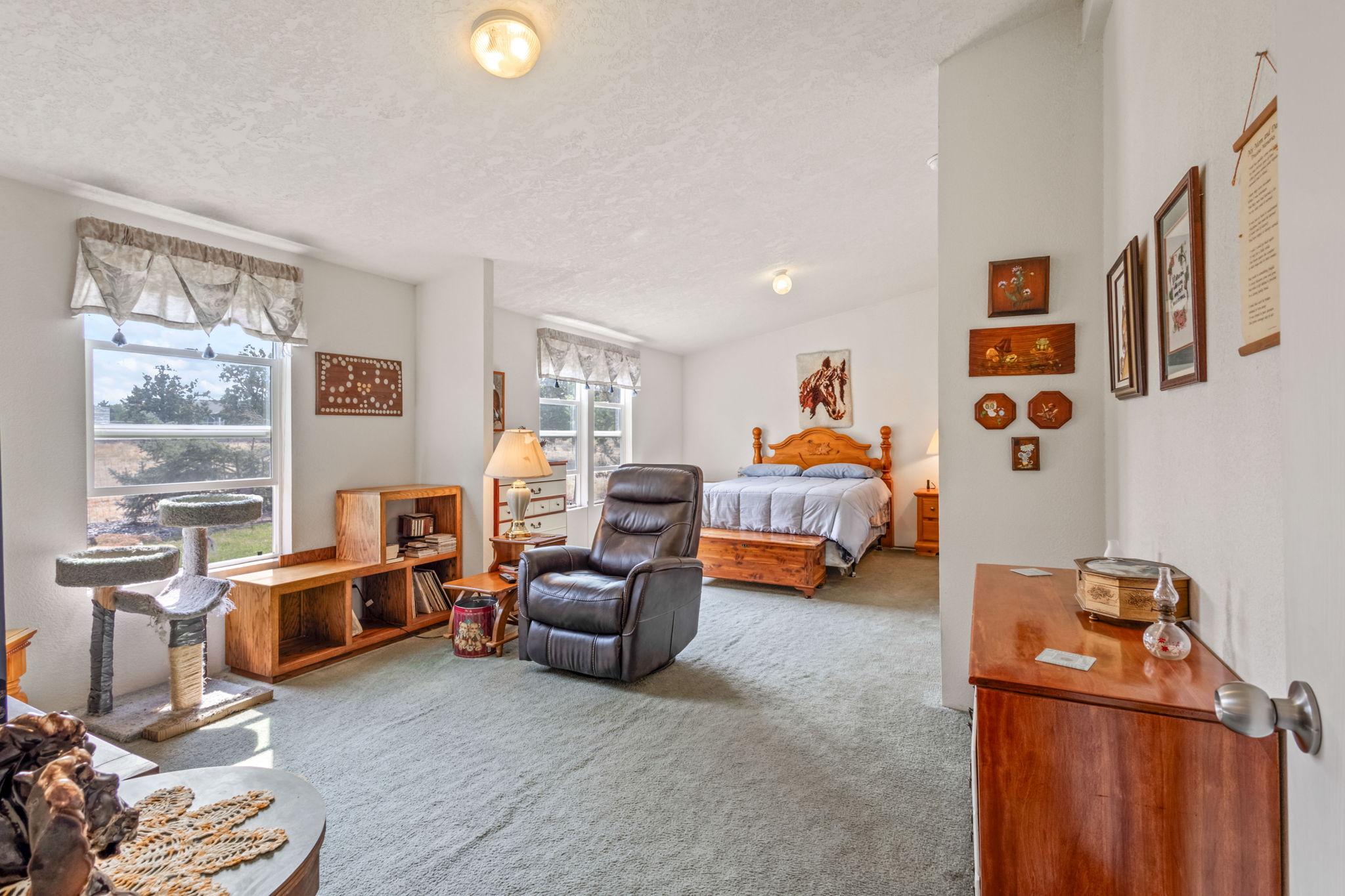 Prineville, Oregon, 97754, United States, 4 Bedrooms Bedrooms, ,2 BathroomsBathrooms,Residential,For Sale,1919985