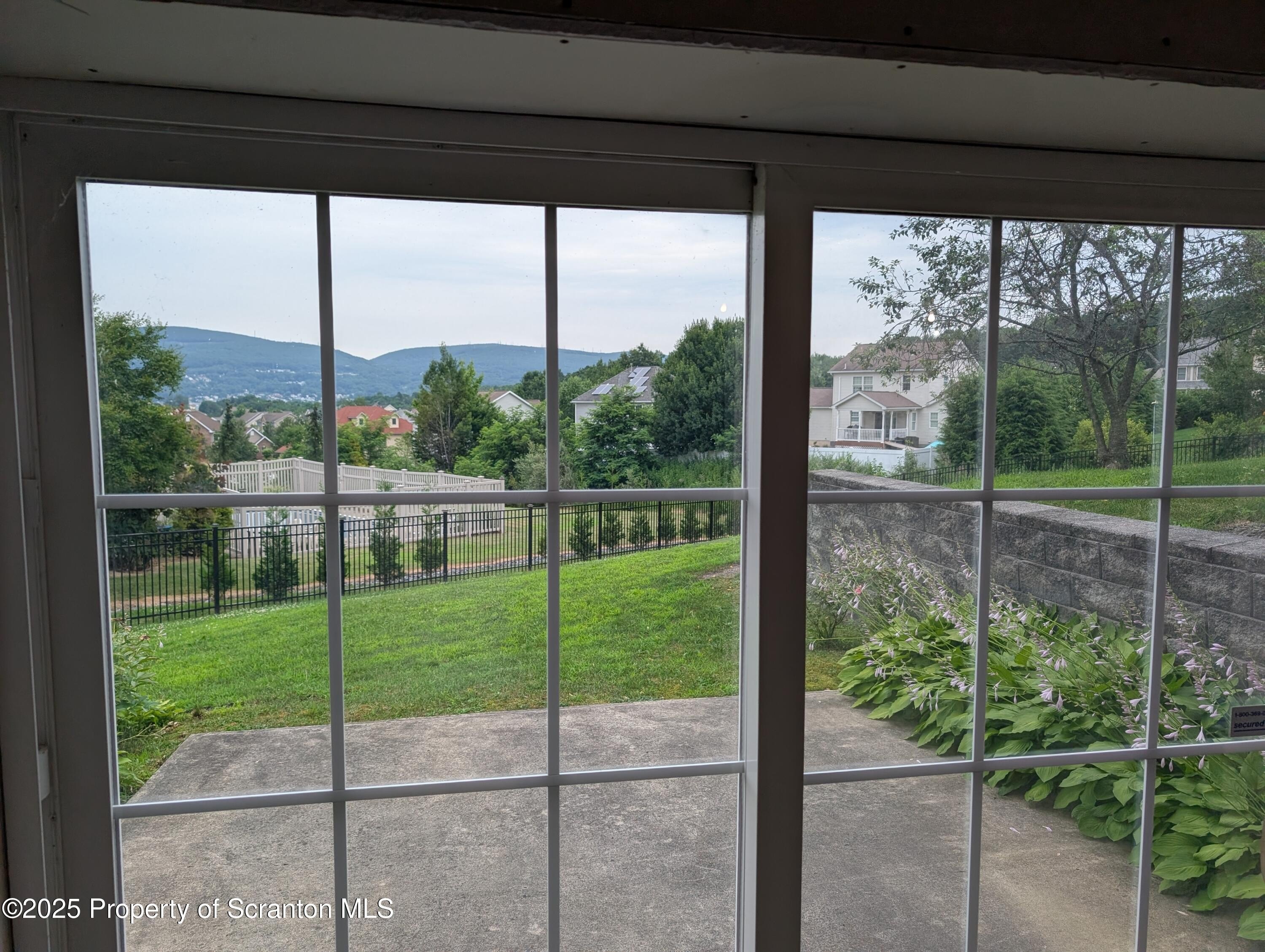 Throop, Pennsylvania, 18512, United States, 3 Bedrooms Bedrooms, ,3 BathroomsBathrooms,Residential,For Sale,1889511