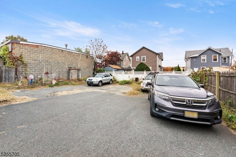 Belleville Twp., New Jersey, 07109, United States, ,2 BathroomsBathrooms,Residential,For Sale,1980231