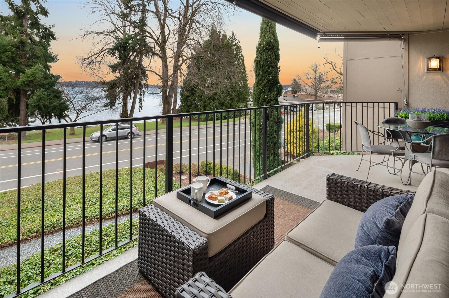 KIRKLAND, Washington, 98033, United States, 2 Bedrooms Bedrooms, ,2 BathroomsBathrooms,Residential,For Sale,1827851
