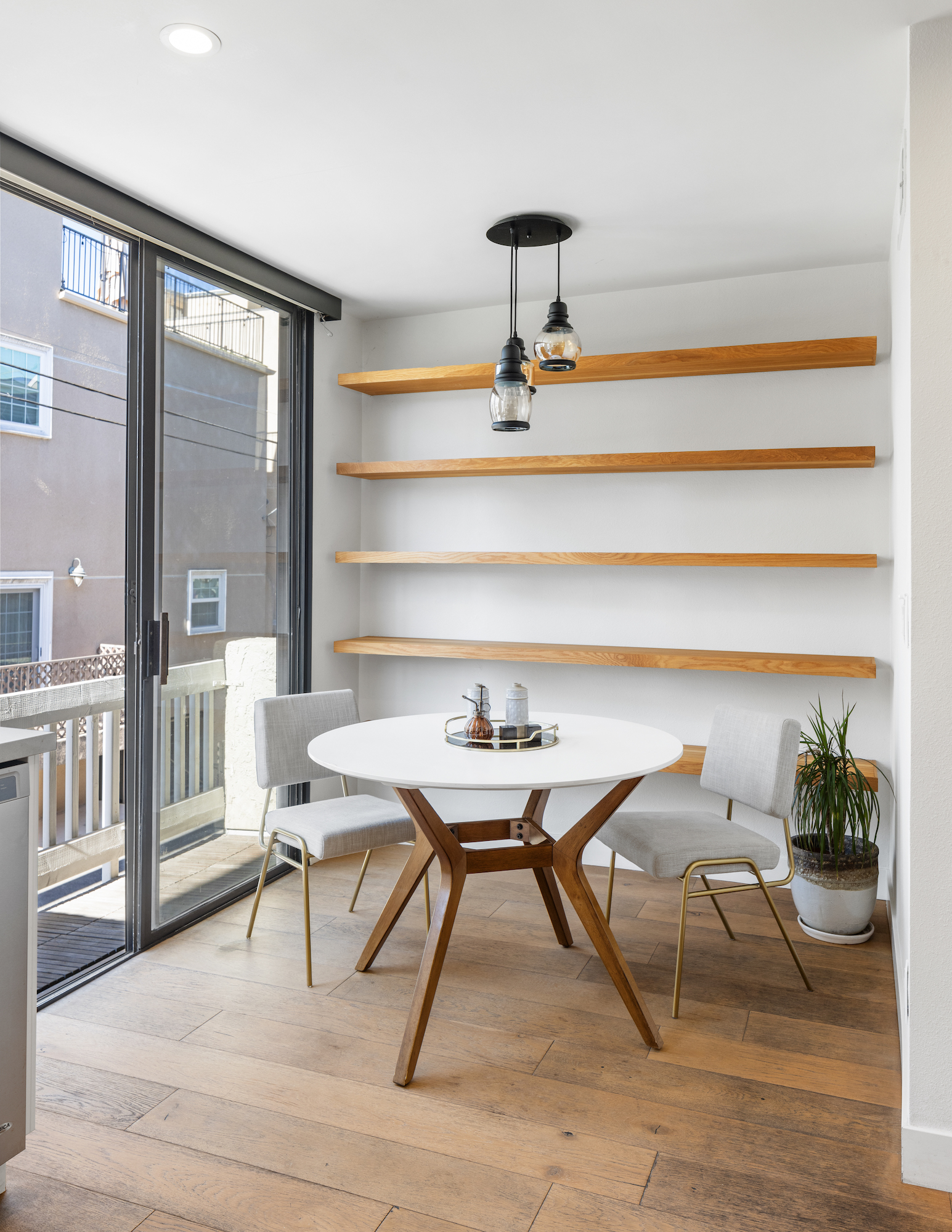 Los Angeles, California, 90025, United States, 2 Bedrooms Bedrooms, ,3 BathroomsBathrooms,Residential,For Sale,1860542