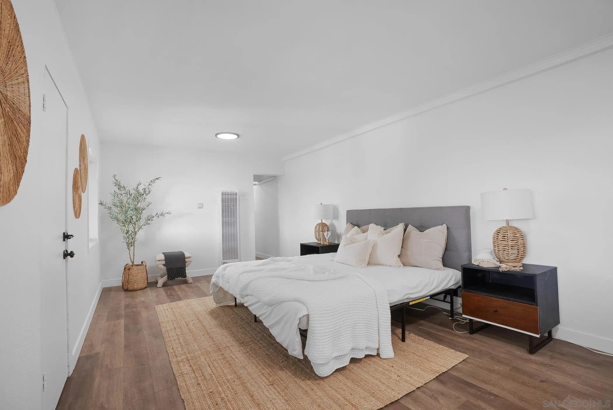 San Diego, California, 92114, United States, 3 Bedrooms Bedrooms, ,2 BathroomsBathrooms,Residential,For Sale,1991902