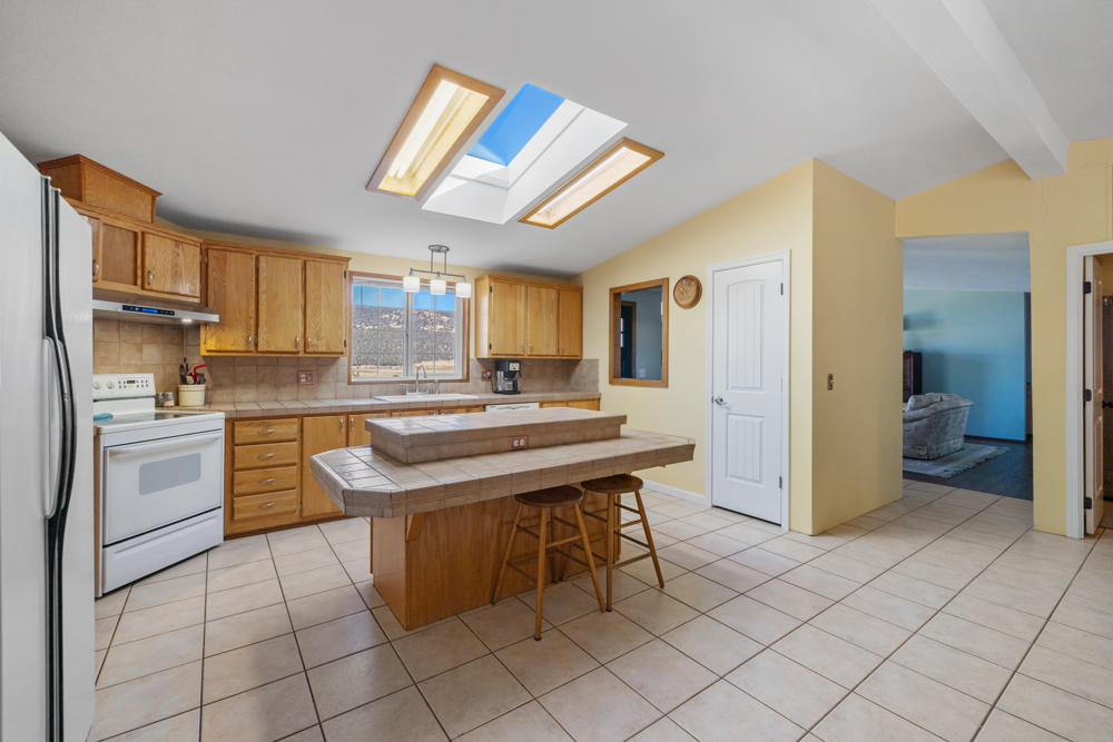 KLAMATH FALLS, Oregon, 97603, United States, 3 Bedrooms Bedrooms, ,2 BathroomsBathrooms,Residential,For Sale,1984310