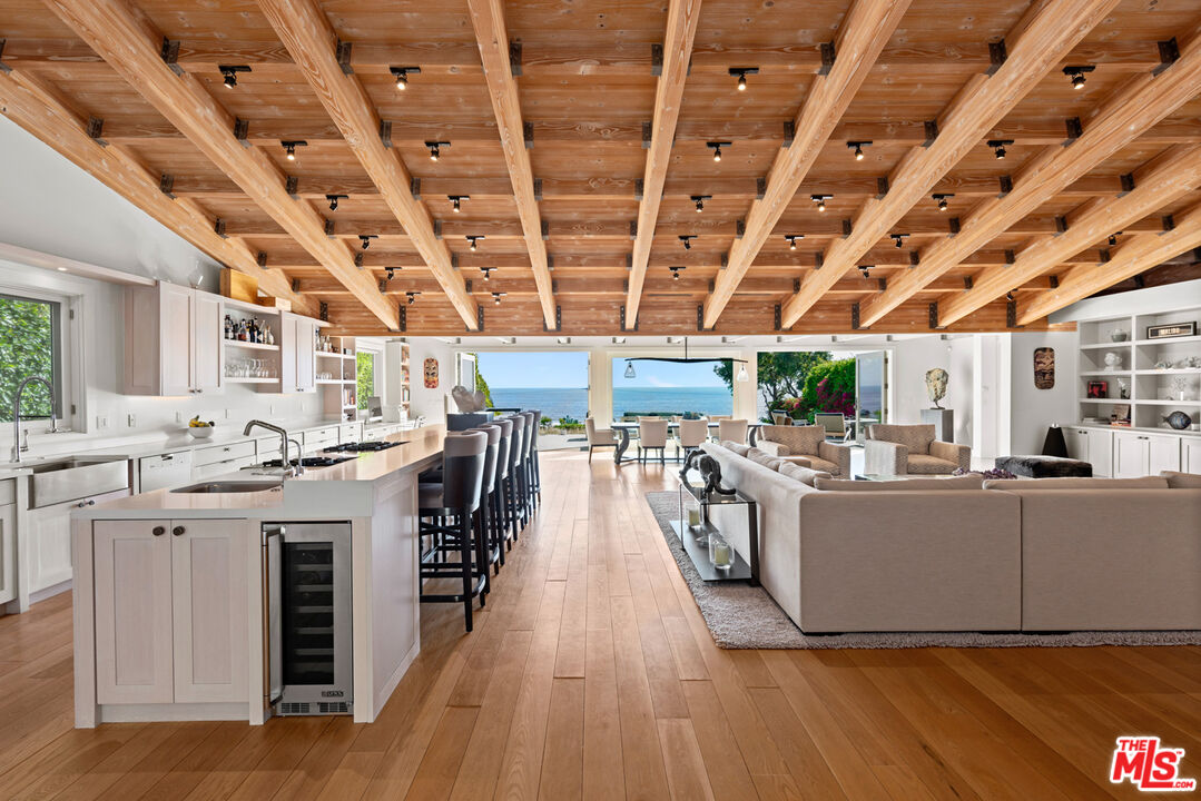 Malibu, California, 90265, United States, 4 Bedrooms Bedrooms, ,4 BathroomsBathrooms,Residential,For Sale,1970476