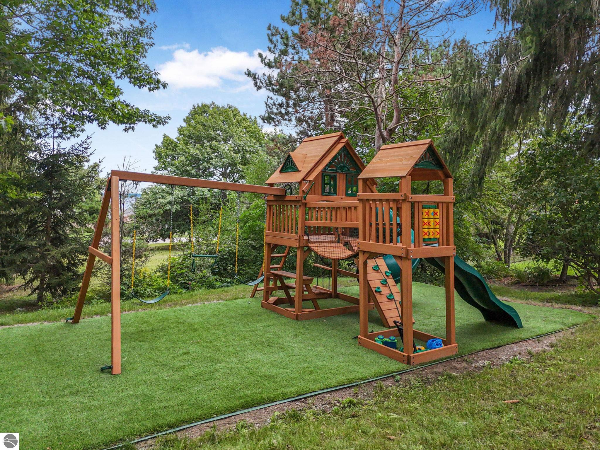 Traverse City, Michigan, 49686, United States, 4 Bedrooms Bedrooms, ,2 BathroomsBathrooms,Residential,For Sale,1980692