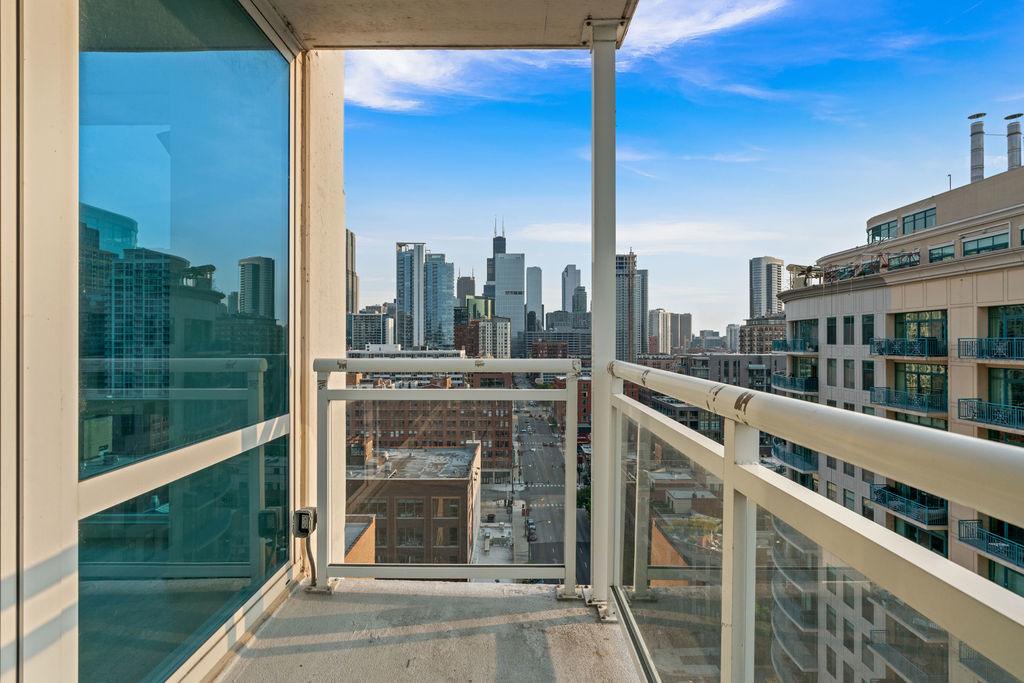 Chicago, Illinois, 60654, United States, 2 Bedrooms Bedrooms, ,2 BathroomsBathrooms,Residential,For Sale,2023222