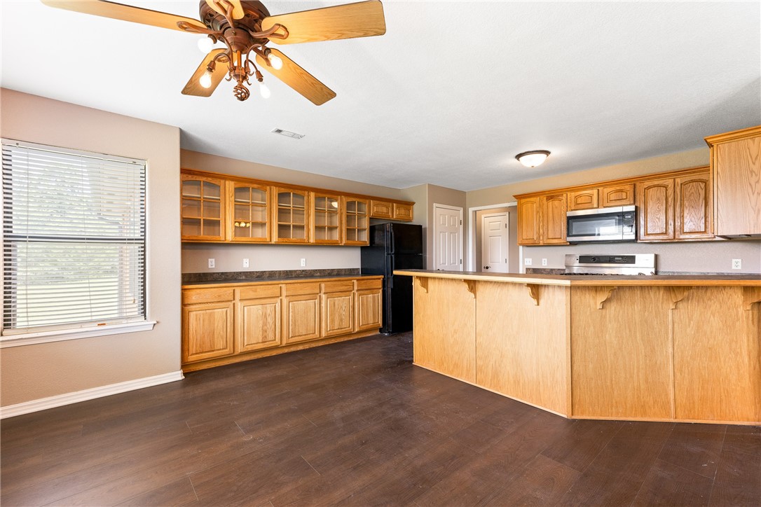 Huntsville, Arkansas, 72740, United States, 3 Bedrooms Bedrooms, ,4 BathroomsBathrooms,Residential,For Sale,1907713