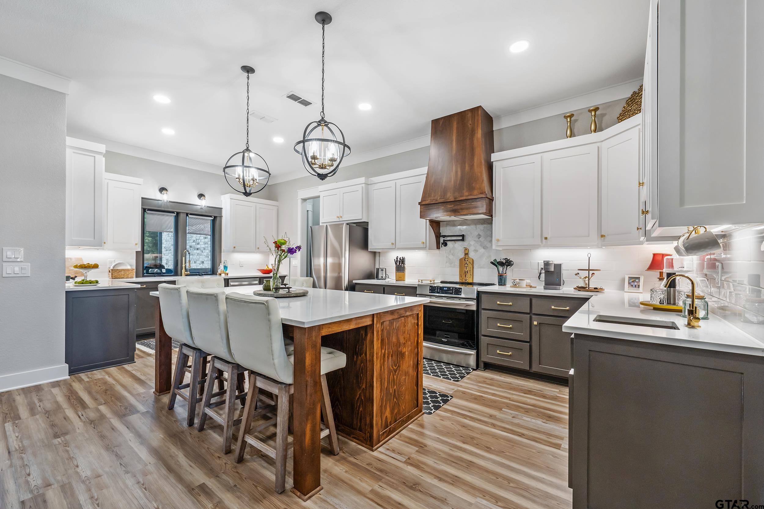 Mineola, Texas, 75773, United States, 3 Bedrooms Bedrooms, ,3 BathroomsBathrooms,Residential,For Sale,1951277