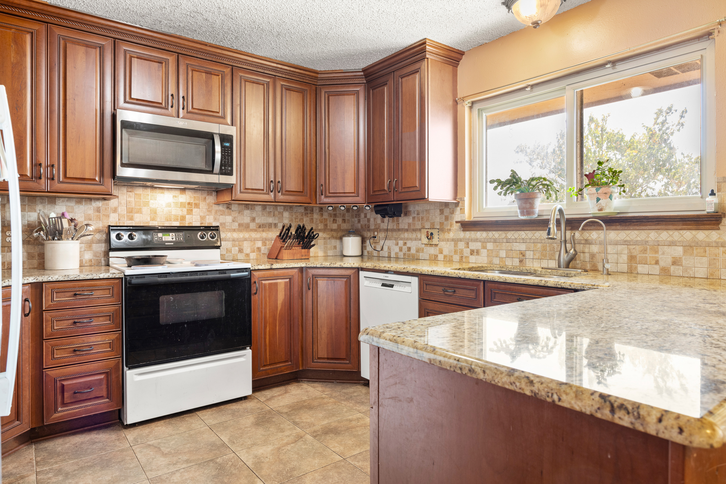 Dripping Springs, Texas, 78620, United States, 4 Bedrooms Bedrooms, ,2 BathroomsBathrooms,Residential,For Sale,1974177