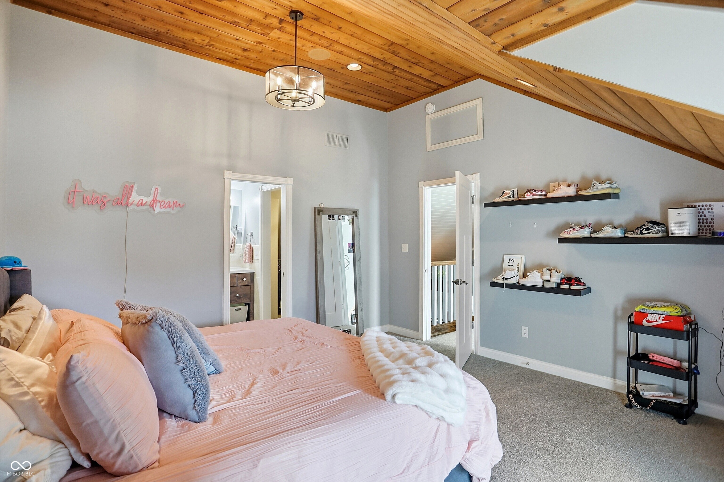 Bargersville, Indiana, 46106, United States, 5 Bedrooms Bedrooms, ,6 BathroomsBathrooms,Residential,For Sale,1992401