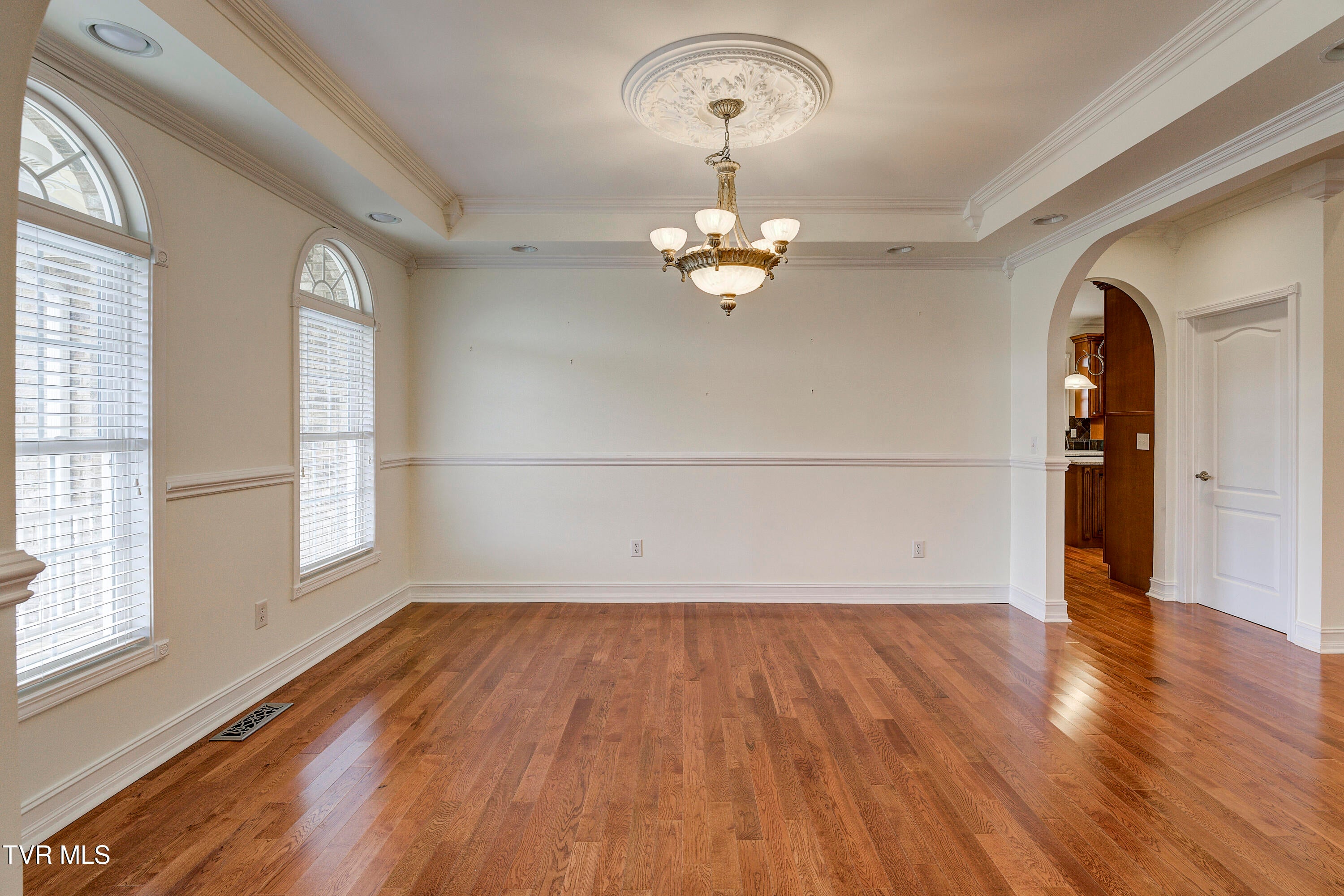 Bristol, Tennessee, 37620, United States, 4 Bedrooms Bedrooms, ,4 BathroomsBathrooms,Residential,For Sale,2001712