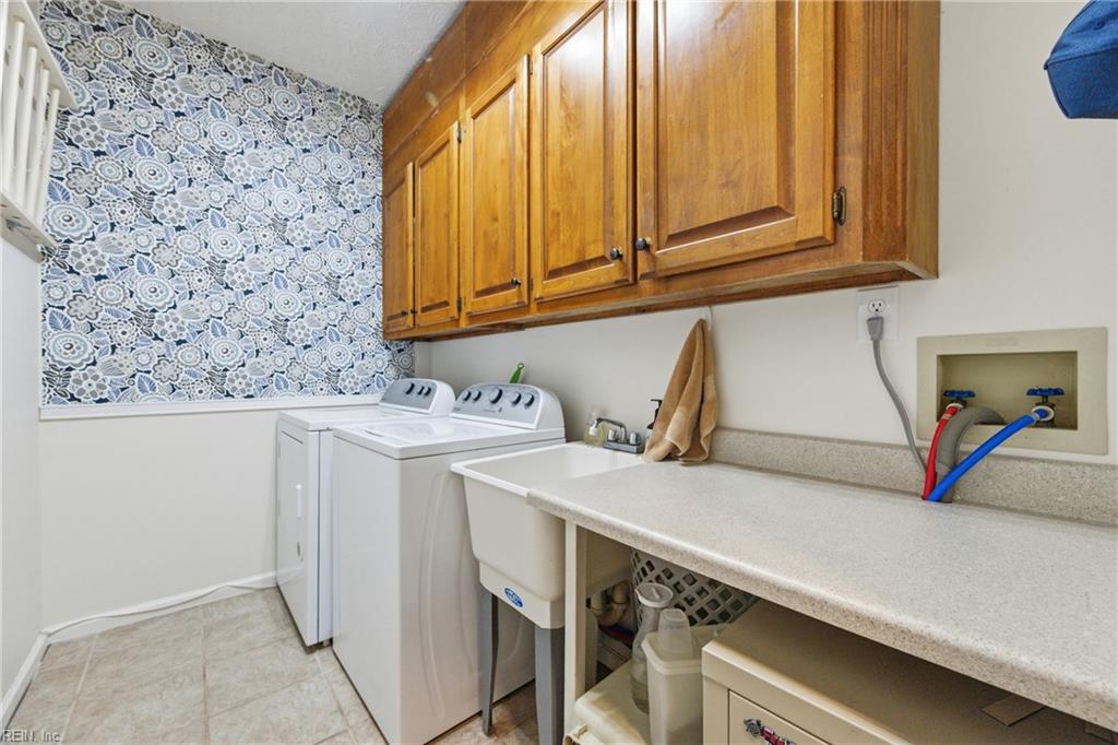 Yorktown, Virginia, 23693, United States, 6 Bedrooms Bedrooms, ,3 BathroomsBathrooms,Residential,For Sale,1988039