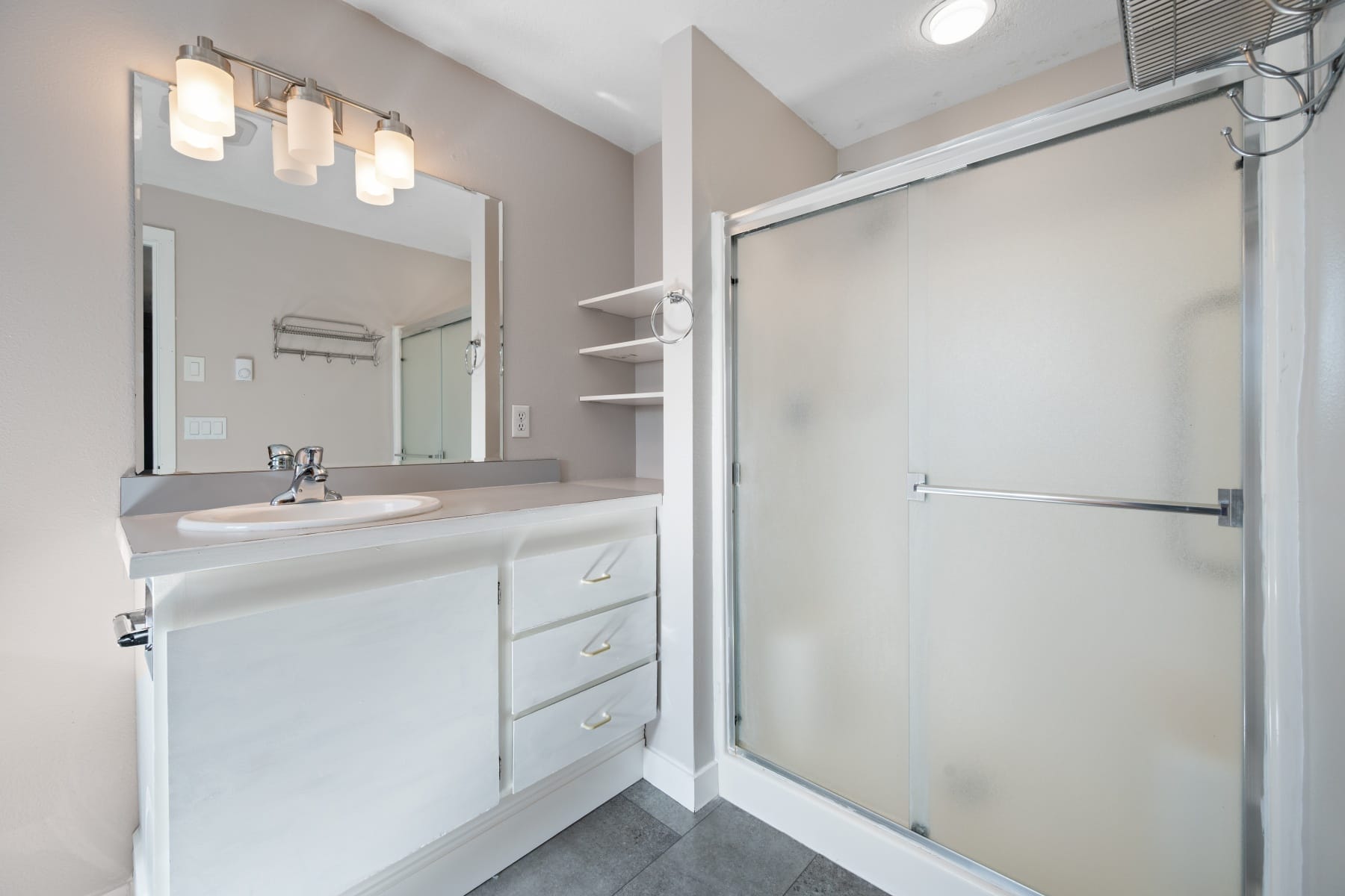  1050 NE Butler Market #APT 3 Bend, OR 97701 - 物件實景