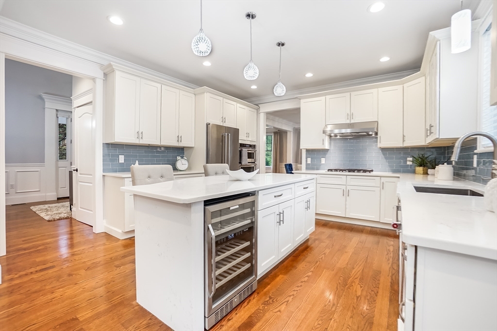 Newton, Massachusetts, 02460, United States, 4 Bedrooms Bedrooms, ,5 BathroomsBathrooms,Residential,For Sale,1929492