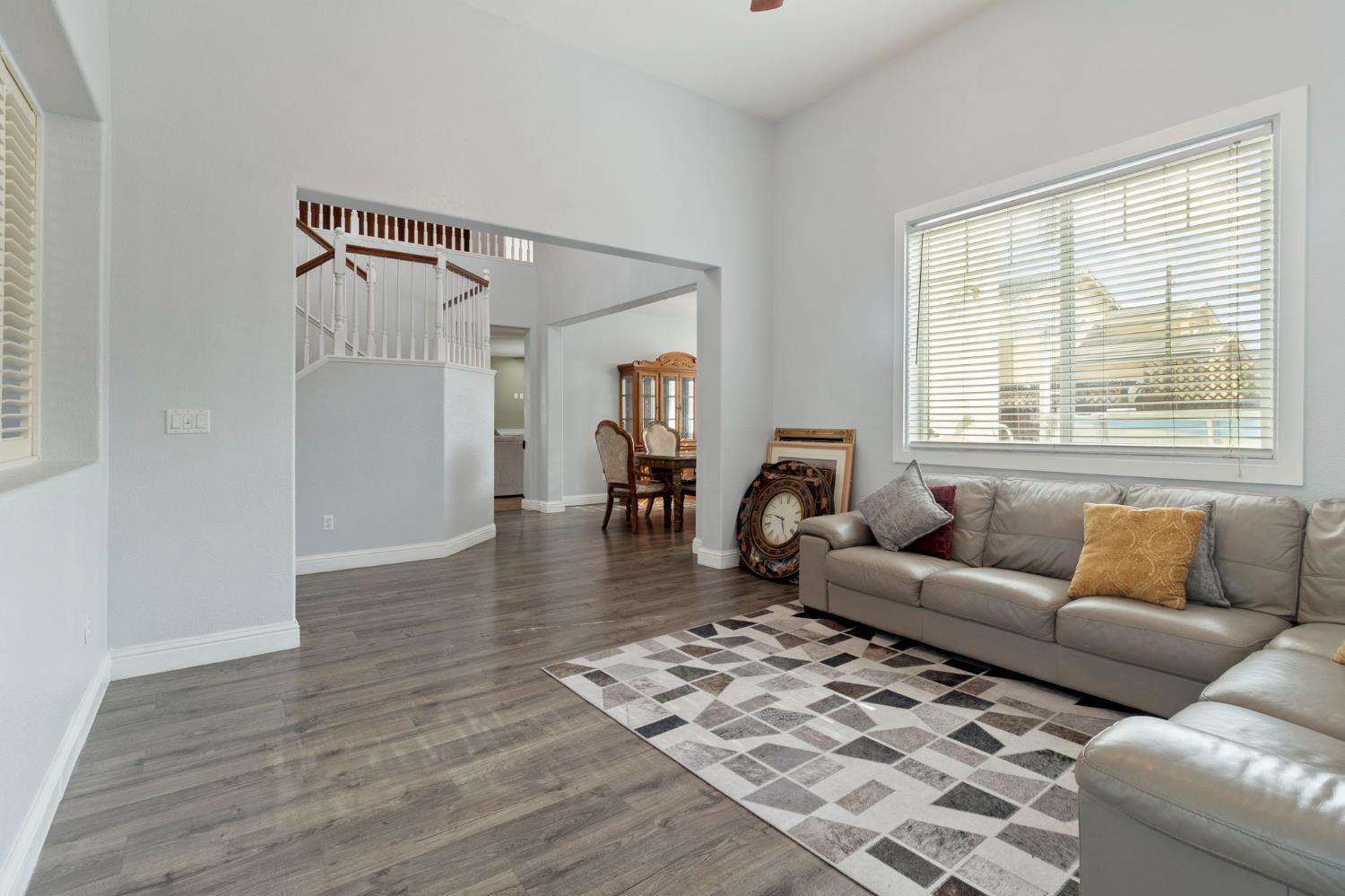 Patterson, California, 95363, United States, 5 Bedrooms Bedrooms, ,3 BathroomsBathrooms,Residential,For Sale,1982239