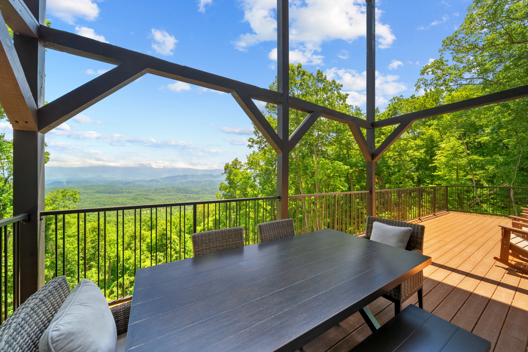 Sevierville, Tennessee, 37862, United States, 5 Bedrooms Bedrooms, ,6 BathroomsBathrooms,Residential,For Sale,1914652