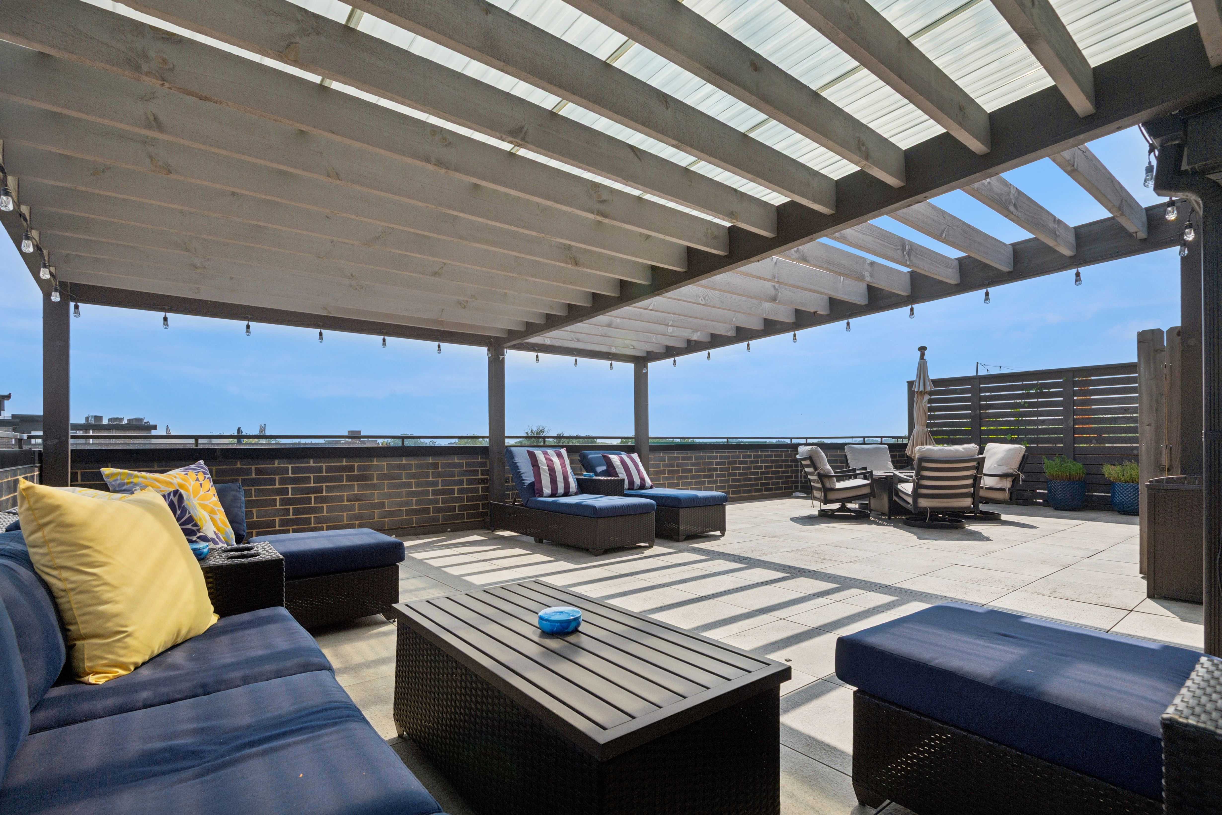  Move-In-Ready Penthouse With Exceptional Indoor-Outdoor Living - 物件實景