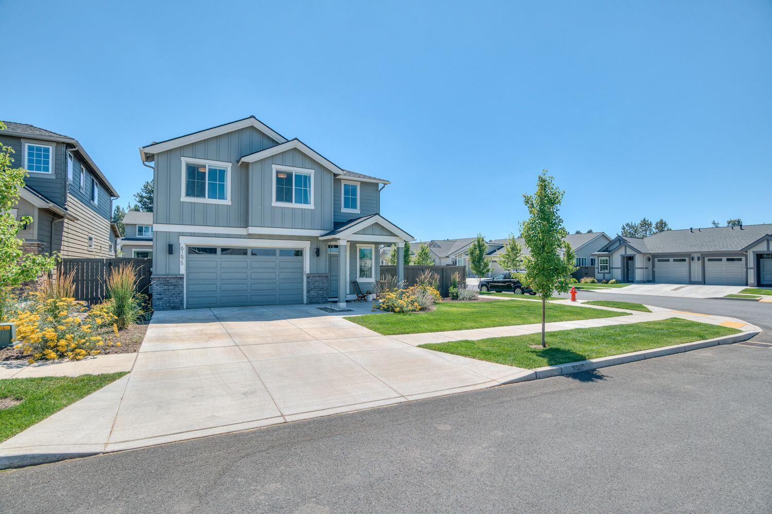 Bend, Oregon, 97702, United States, 3 Bedrooms Bedrooms, ,3 BathroomsBathrooms,Residential,For Sale,1977775