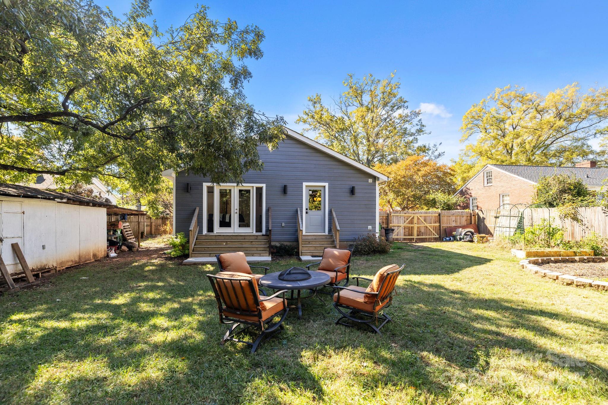 Charlotte, North Carolina, 28205, United States, 2 Bedrooms Bedrooms, ,2 BathroomsBathrooms,Residential,For Sale,1987651