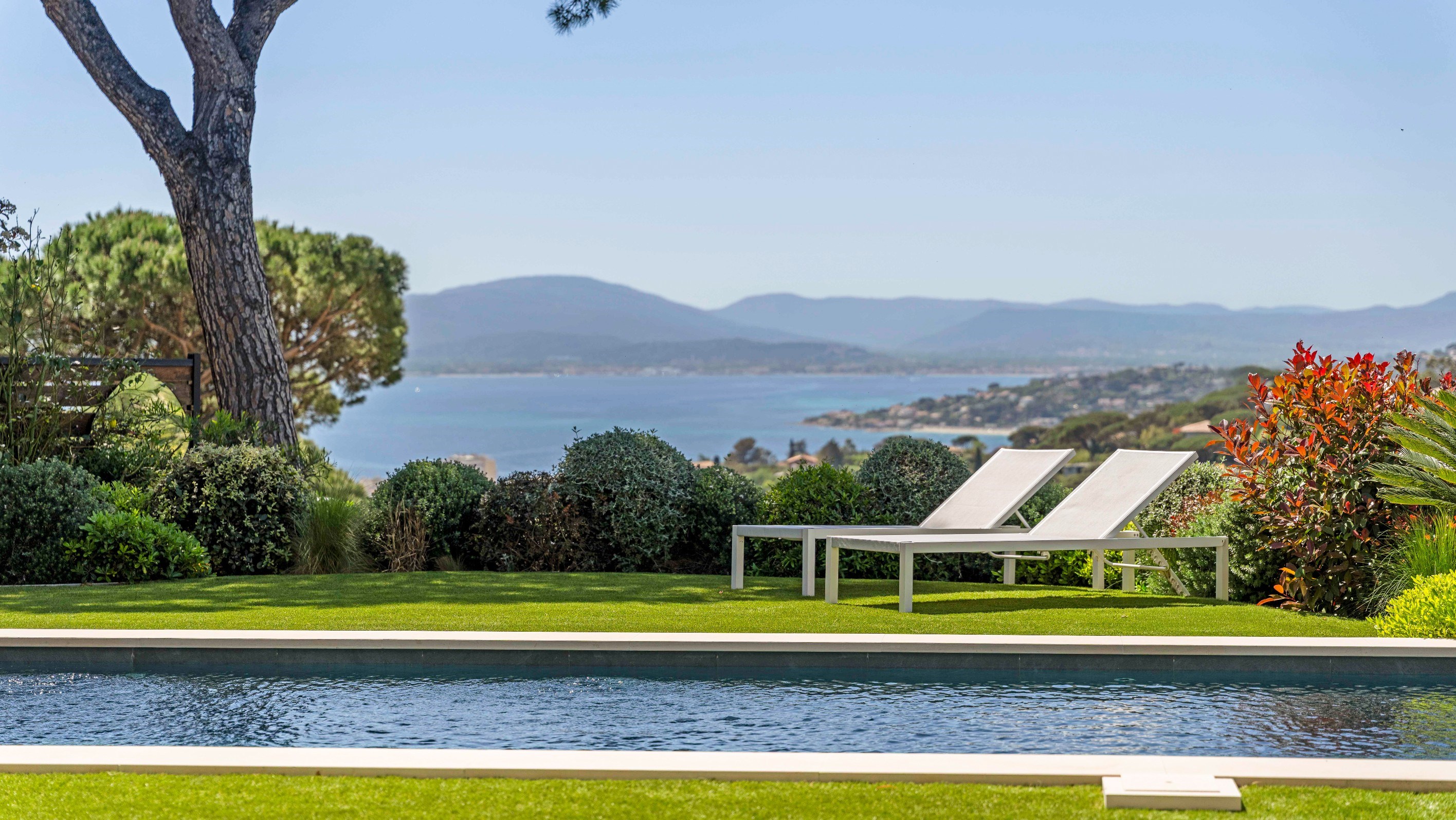  New contemporary villa with panoramic sea views in Sainte-Maxime near Saint-Tro… - 物件實景