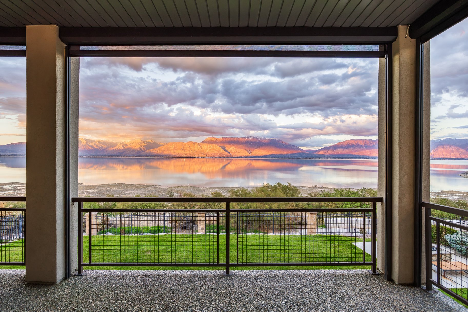 Modern Lakefront Retreat with Breathtaking Lake and Mountain Views - 物件實景