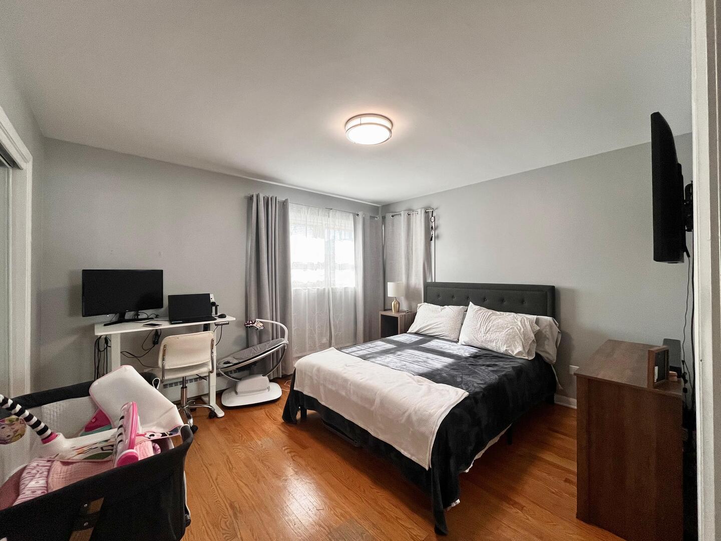 Niles, Illinois, 60714, United States, 5 Bedrooms Bedrooms, ,Residential,For Sale,1990948