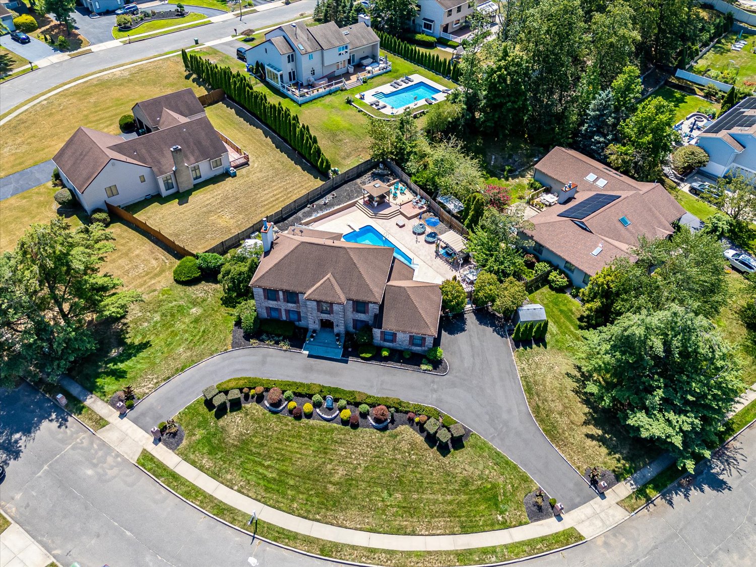 Eatontown, New Jersey, 07724, United States, 9 Bedrooms Bedrooms, ,4 BathroomsBathrooms,Residential,For Sale,1910757