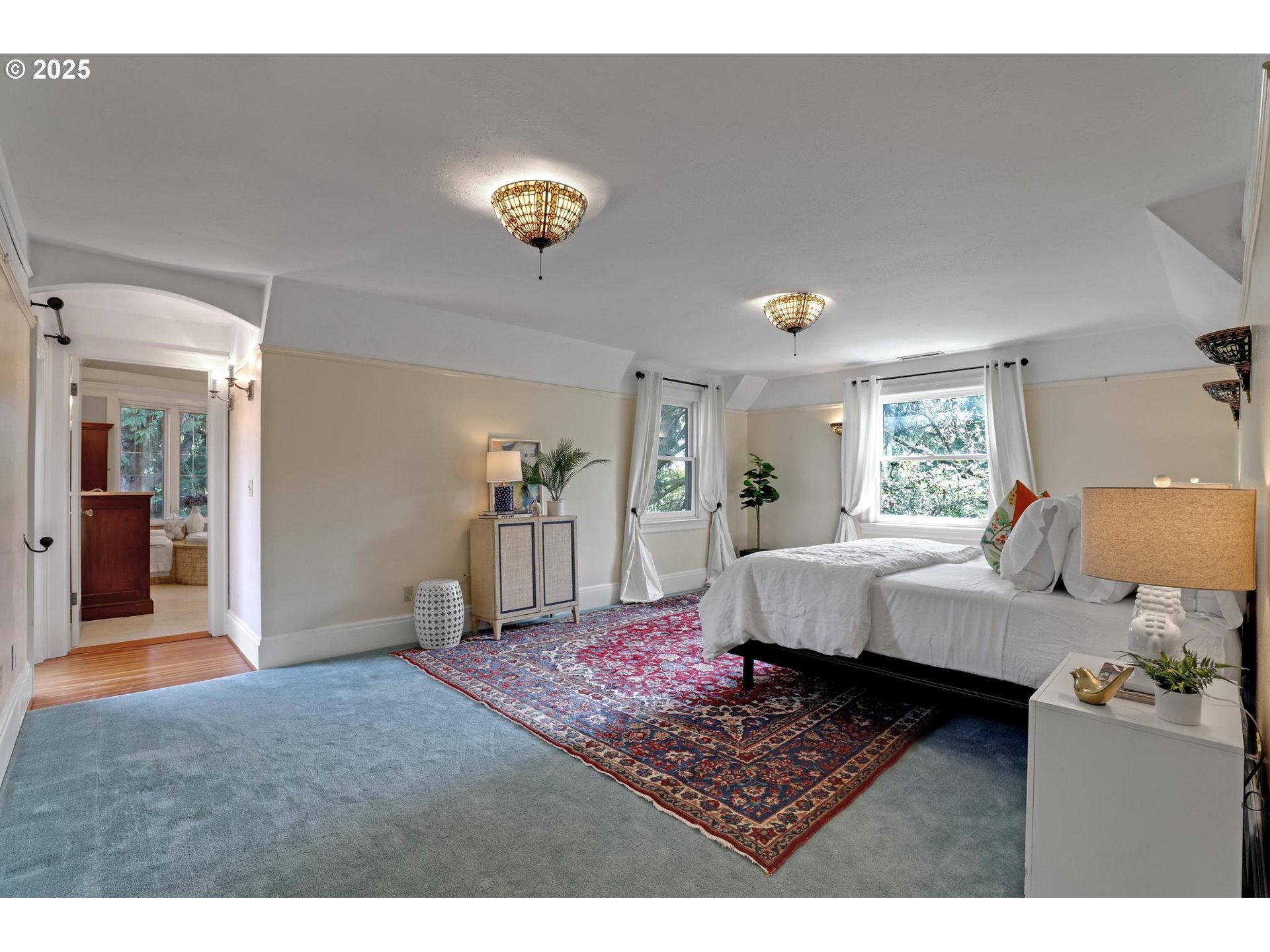 Portland, Oregon, 97205, United States, 4 Bedrooms Bedrooms, ,4 BathroomsBathrooms,Residential,For Sale,1795097