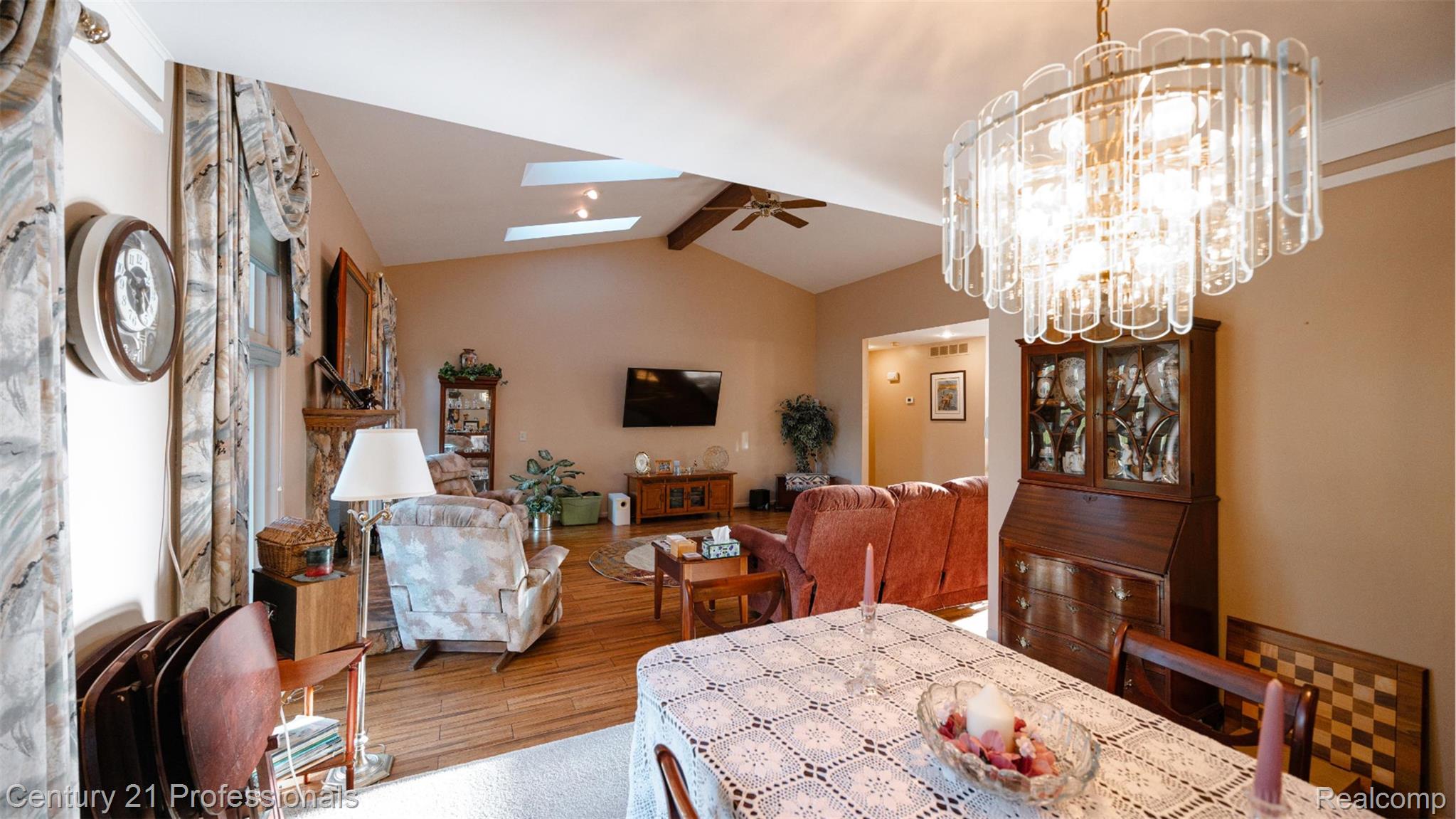 RochesterHills, Michigan, 48309, United States, 4 Bedrooms Bedrooms, ,4 BathroomsBathrooms,Residential,For Sale,1980404