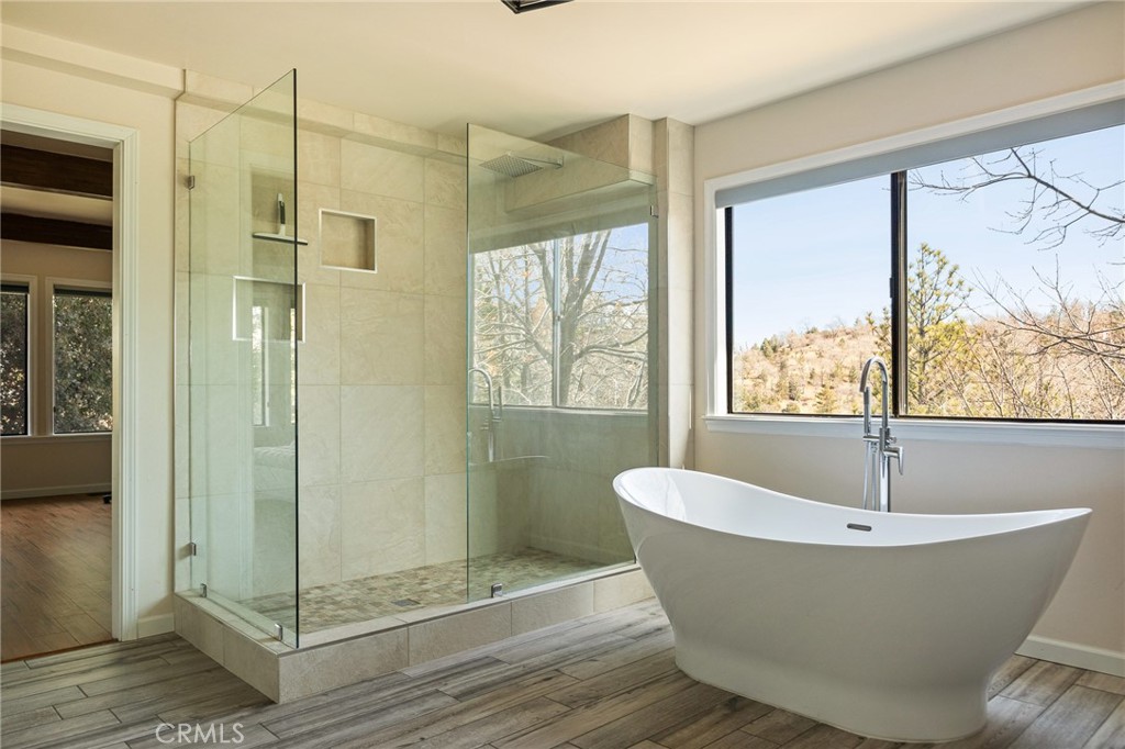 Lake Arrowhead, California, 92352, United States, 6 Bedrooms Bedrooms, ,5 BathroomsBathrooms,Residential,For Sale,1950962