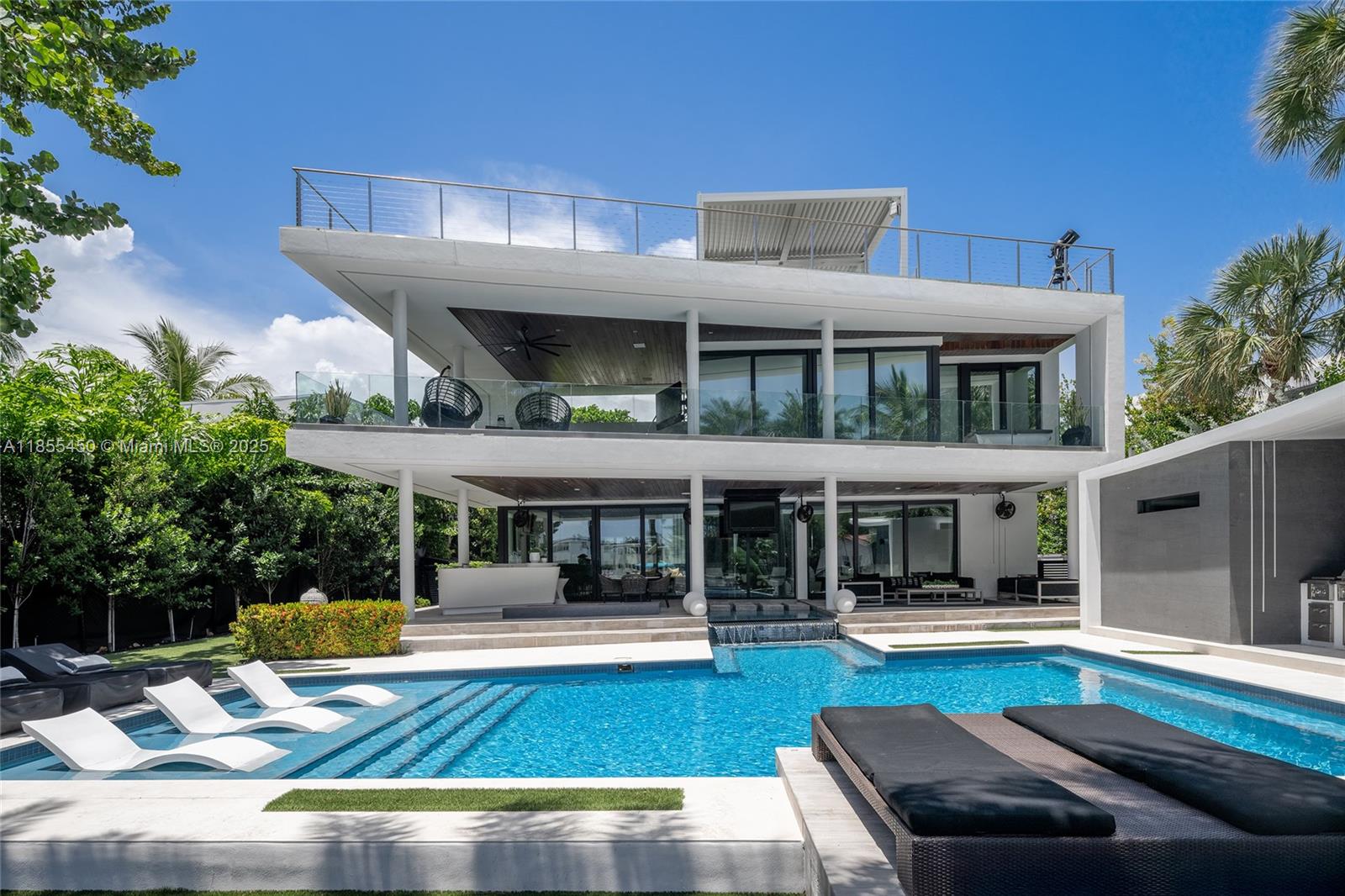 Miami Beach, Florida, 33140, United States, 5 Bedrooms Bedrooms, ,8 BathroomsBathrooms,Residential,For Sale,1918042