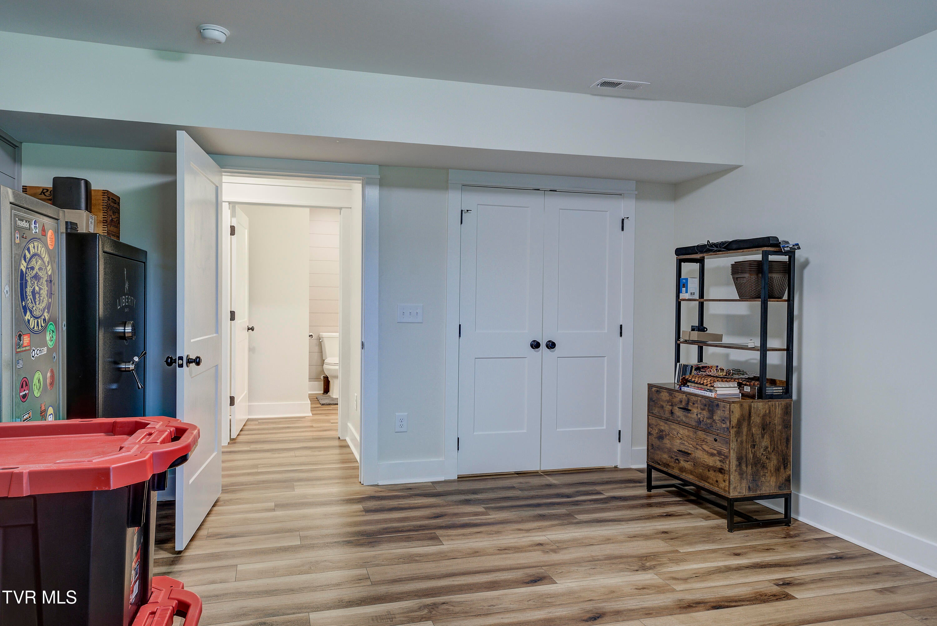 Jonesborough, Tennessee, 37659, United States, 3 Bedrooms Bedrooms, ,3 BathroomsBathrooms,Residential,For Sale,2000910