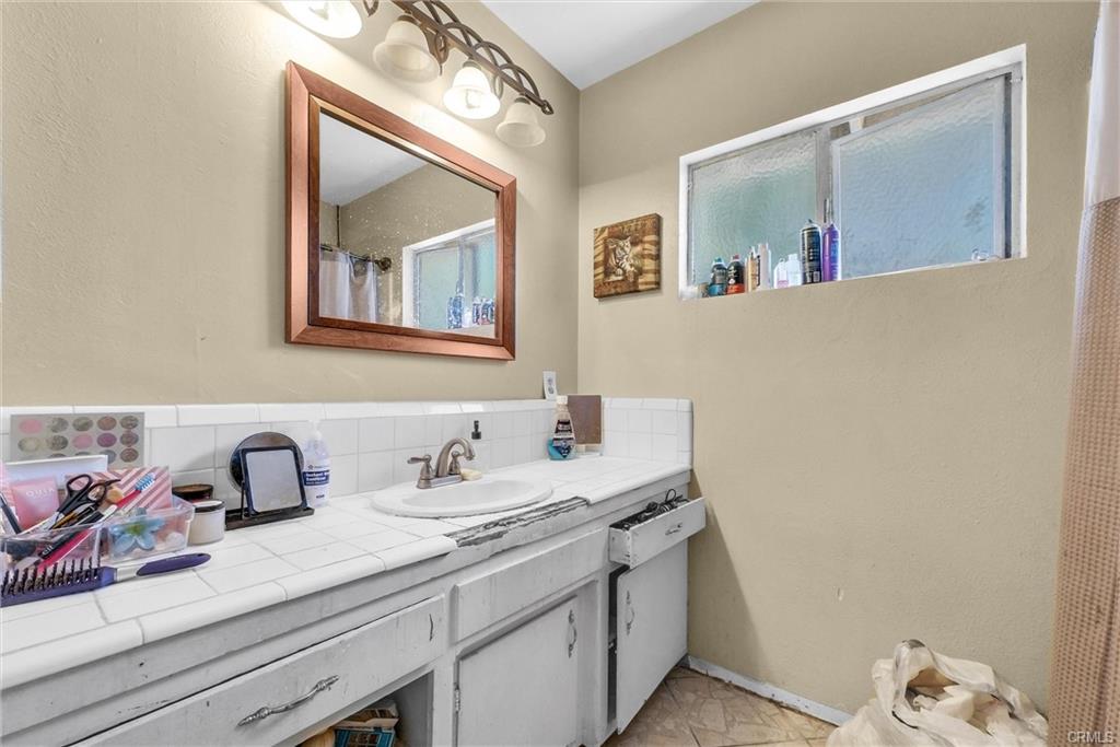 Fontana, California, 92335, United States, 4 Bedrooms Bedrooms, ,3 BathroomsBathrooms,Residential,For Sale,1981339