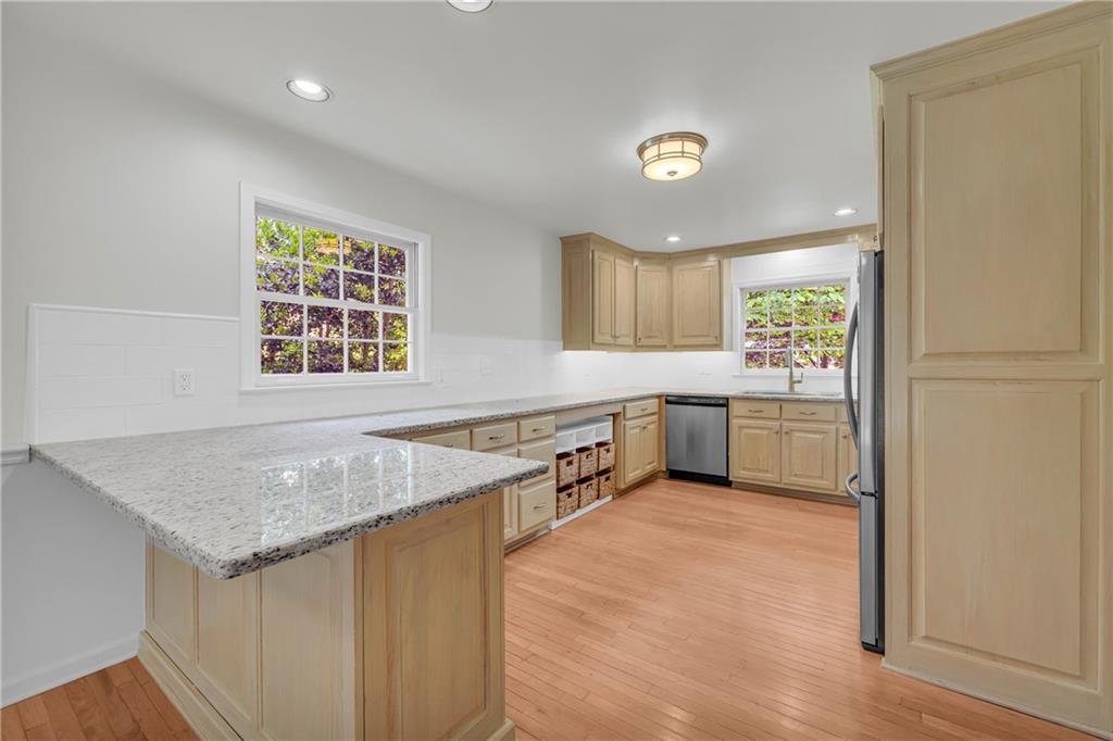 Dunwoody, Georgia, 30338, United States, 4 Bedrooms Bedrooms, ,3 BathroomsBathrooms,Residential,For Sale,1931149