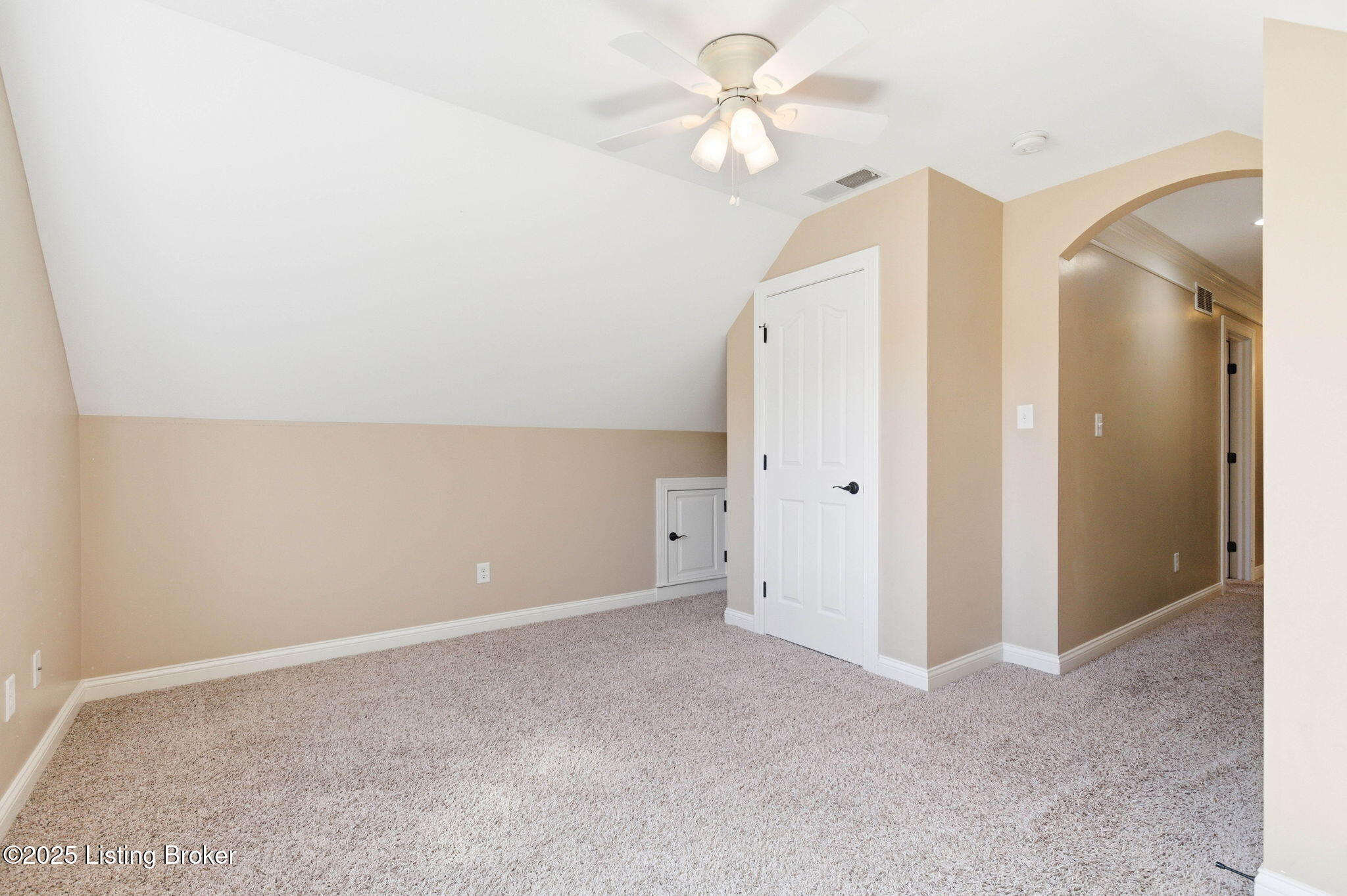 La Grange, Kentucky, 40031, United States, 5 Bedrooms Bedrooms, ,4 BathroomsBathrooms,Residential,For Sale,1971685