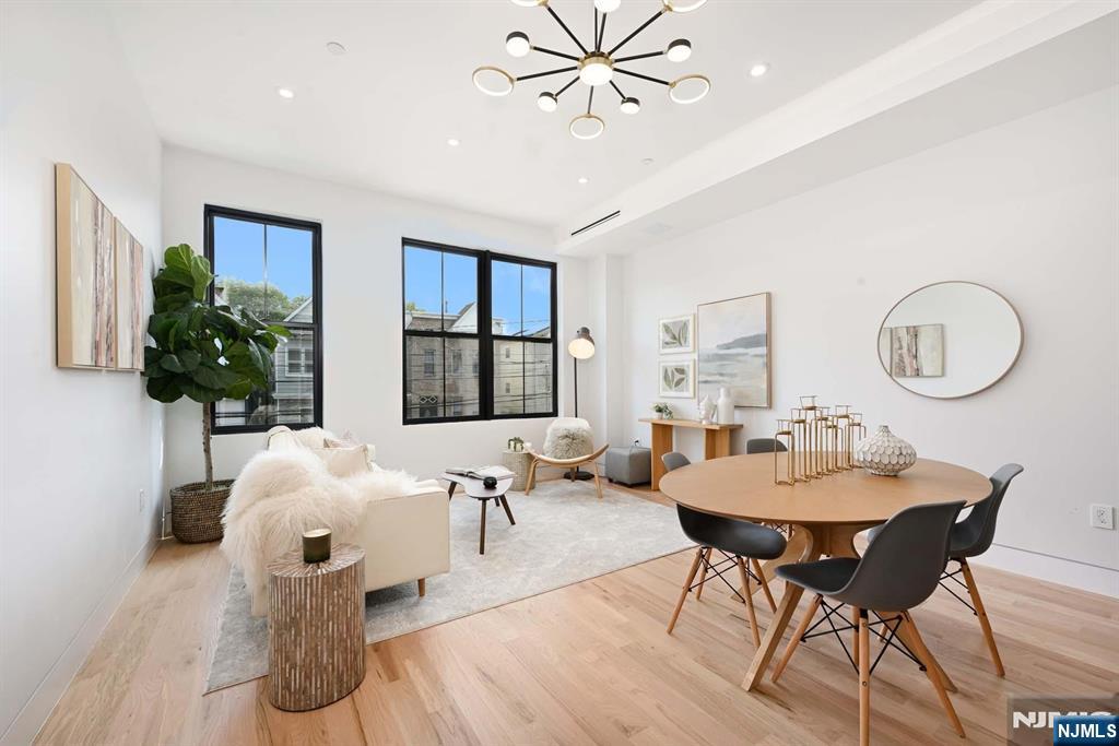 Jersey City, New Jersey, 07305, United States, 3 Bedrooms Bedrooms, ,2 BathroomsBathrooms,Residential,For Sale,1907522