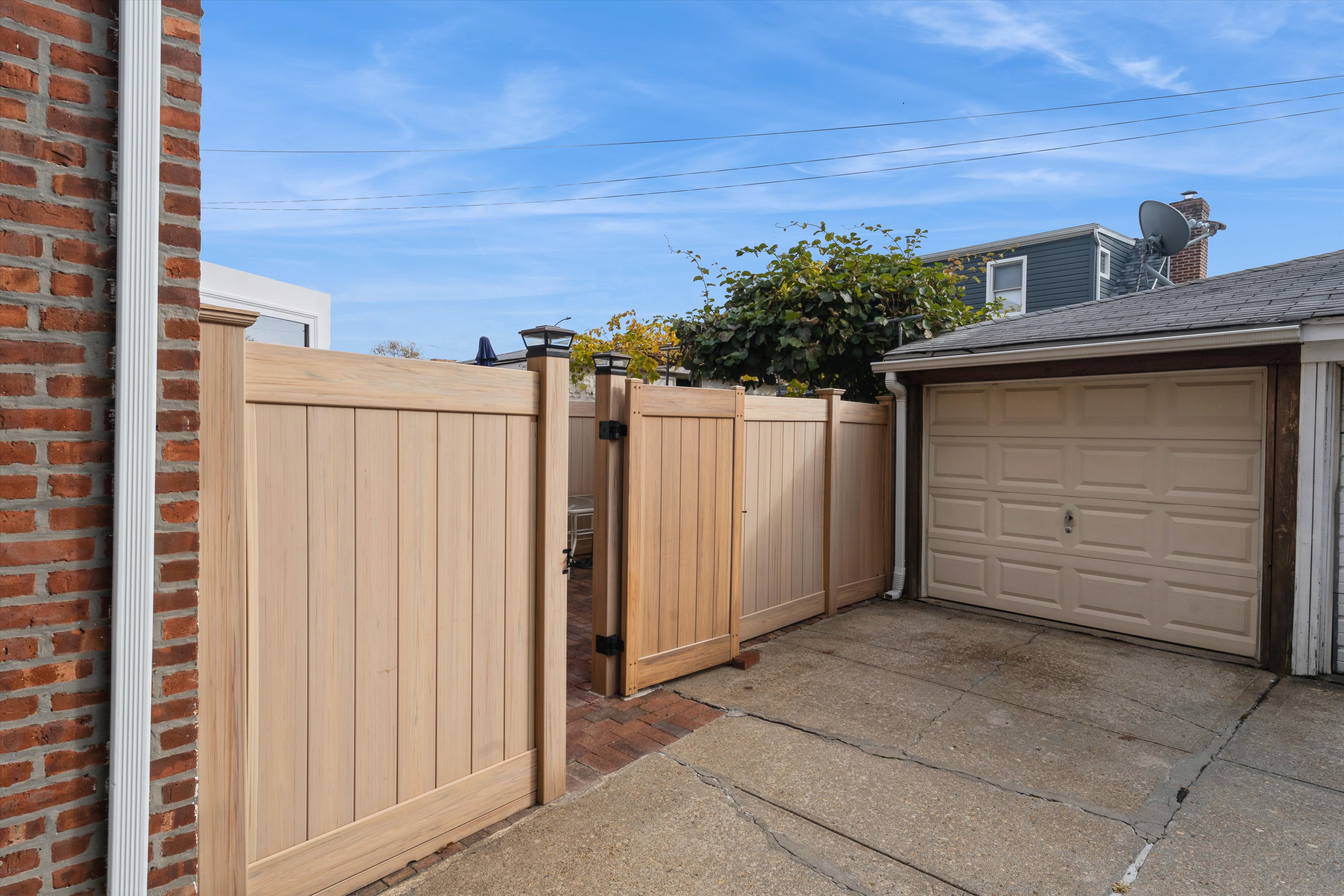 Bayside, New York, 11361, United States, 2 Bedrooms Bedrooms, ,2 BathroomsBathrooms,Residential,For Sale,1988869